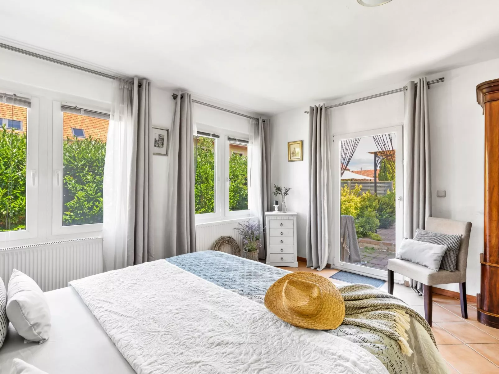 Villa mit Garten, Grill und Terrasse-Binnen