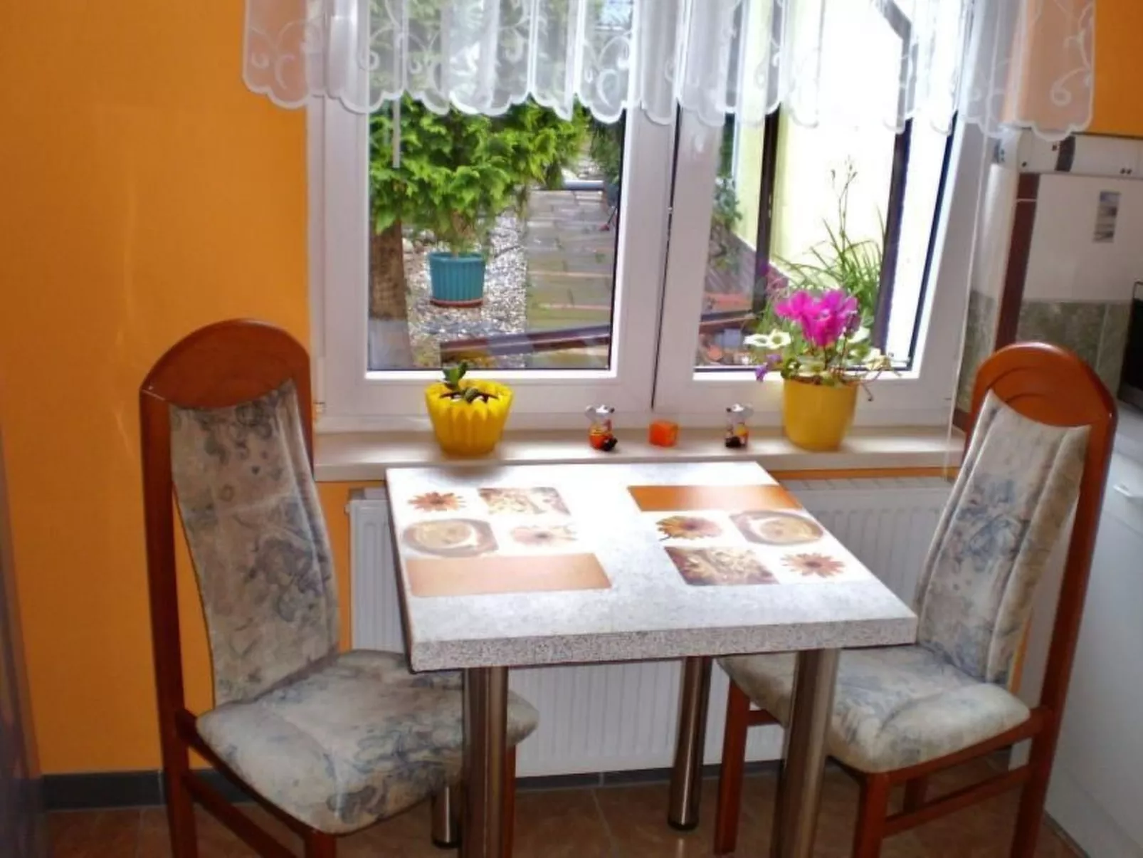 Gemütliche Wohnung mit Terrasse-Binnen