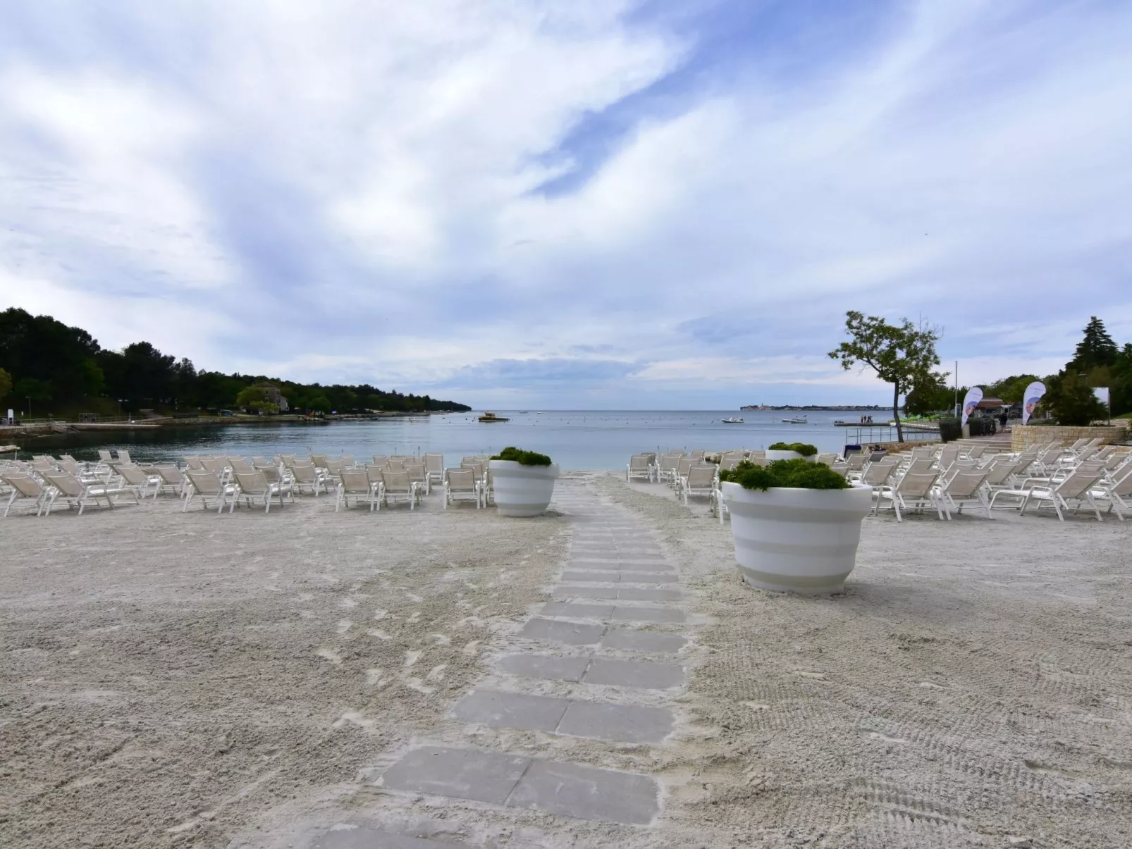 NONA KAPONA-Image-tags.info