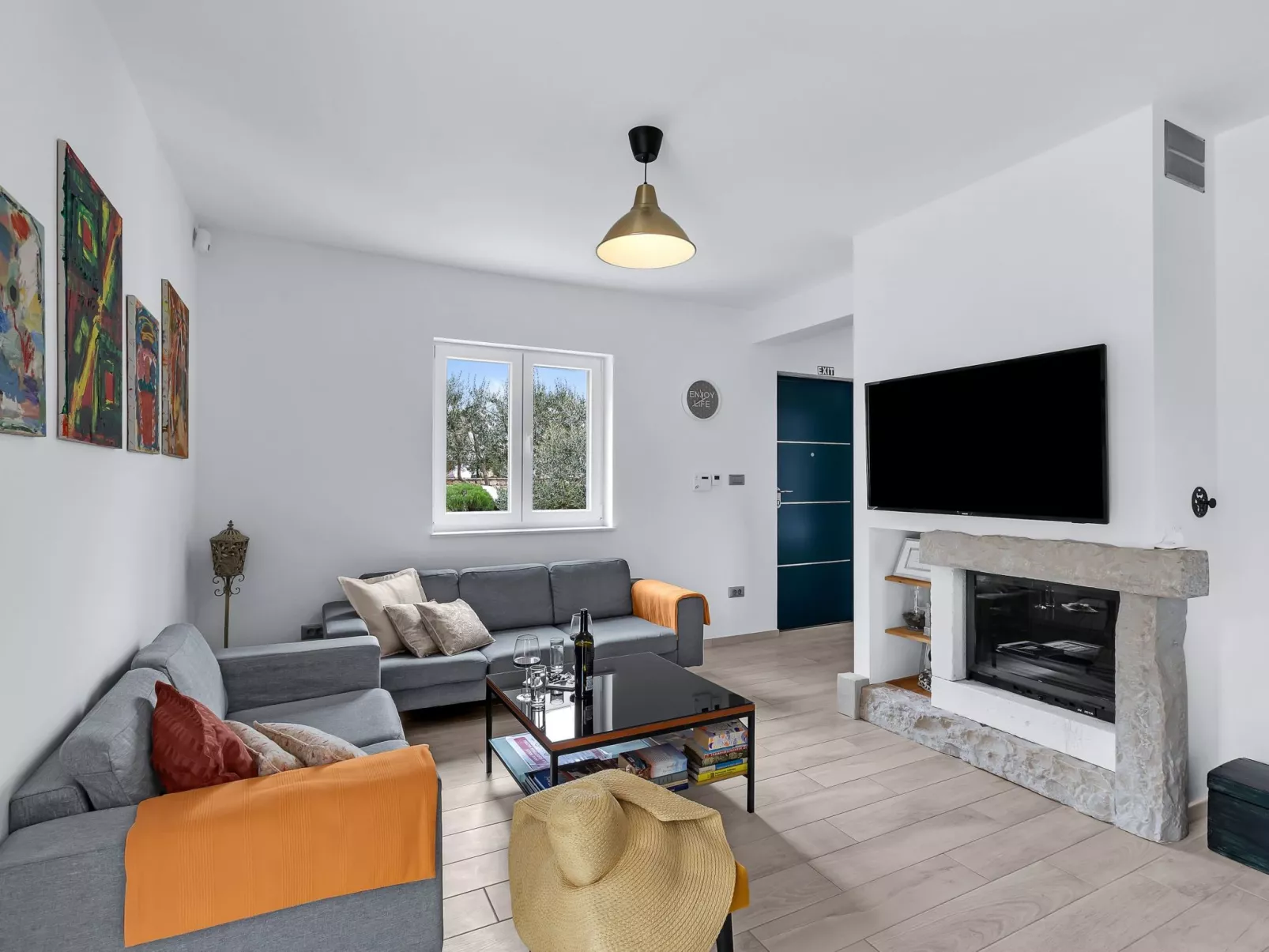 Alleinstehendes Ferienhaus mit Pool und drei Sch-Binnen