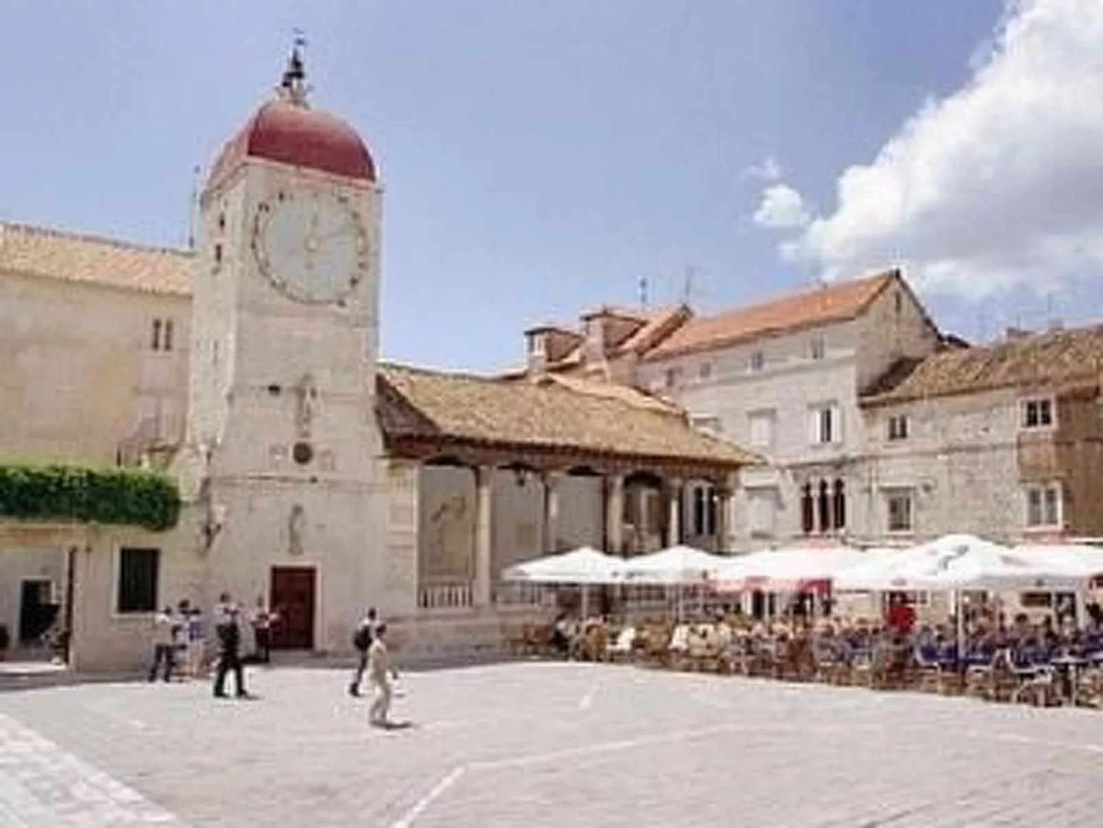 Mit Garten, Grill und Terrasse-Buiten