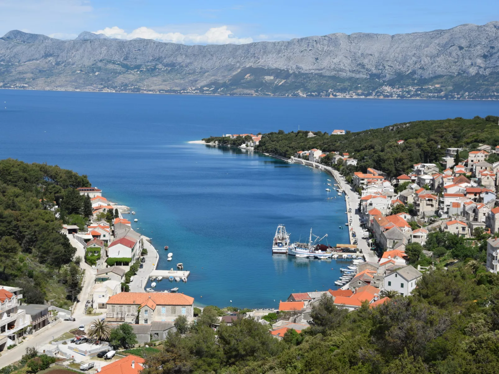 Wohnung in Povlja mit privatem Parkplatz-Omgeving