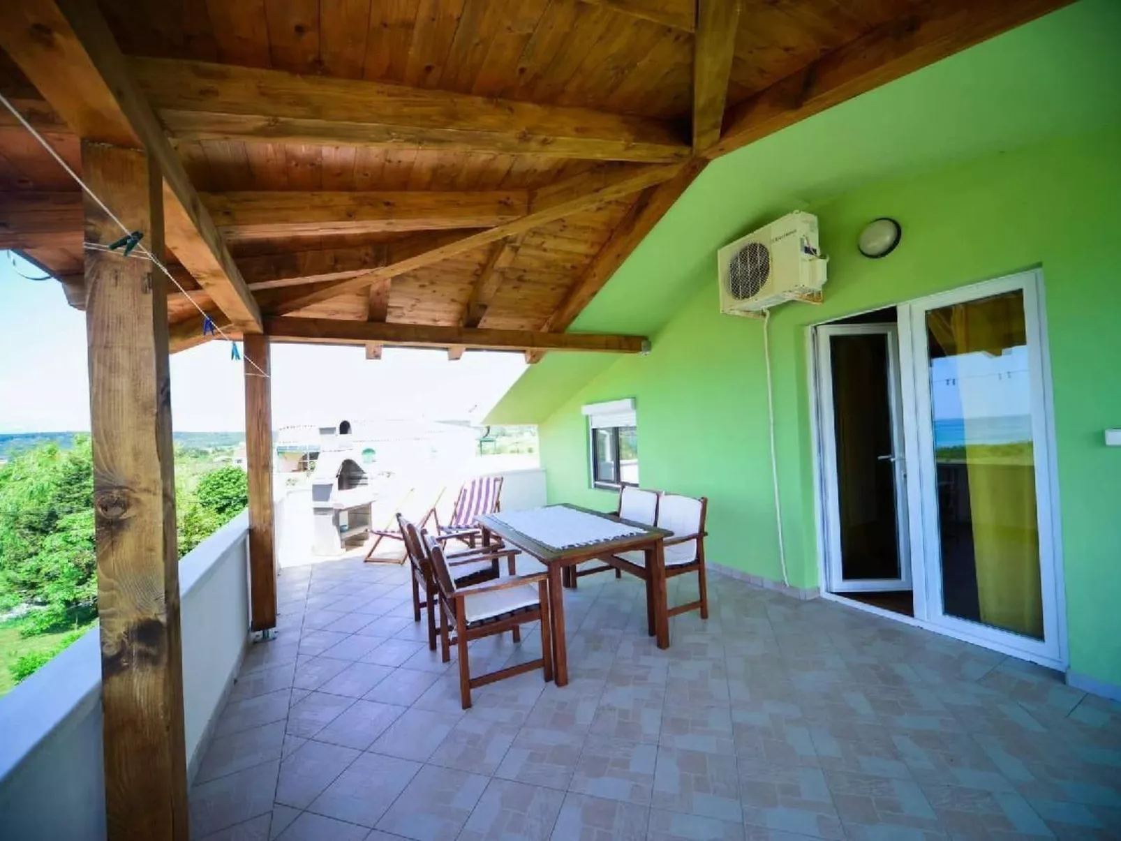 Wohnung mit Whirlpool-Buiten