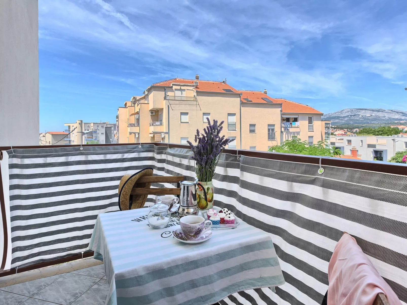 Gemütliches Studio mit Balkon-Image-tags.info