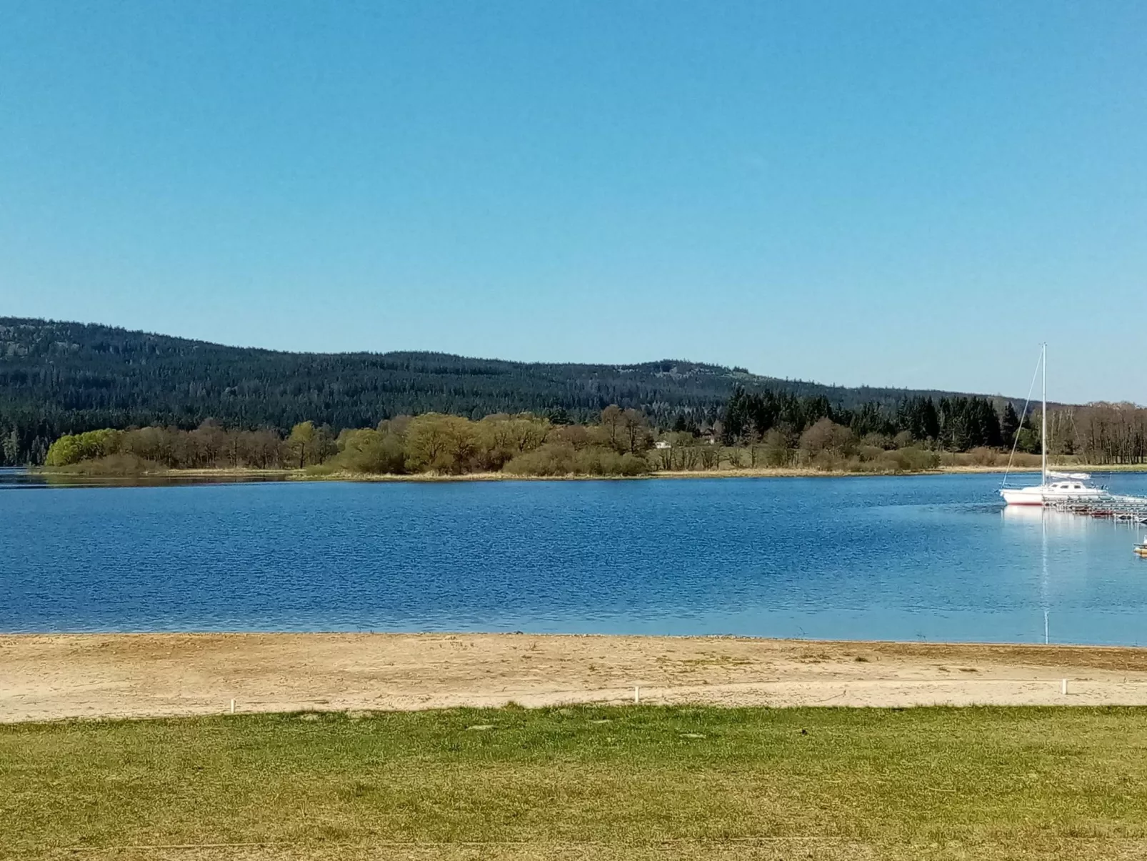 Haus in Kovárov mit Terrasse, Grill und Garten-Buiten