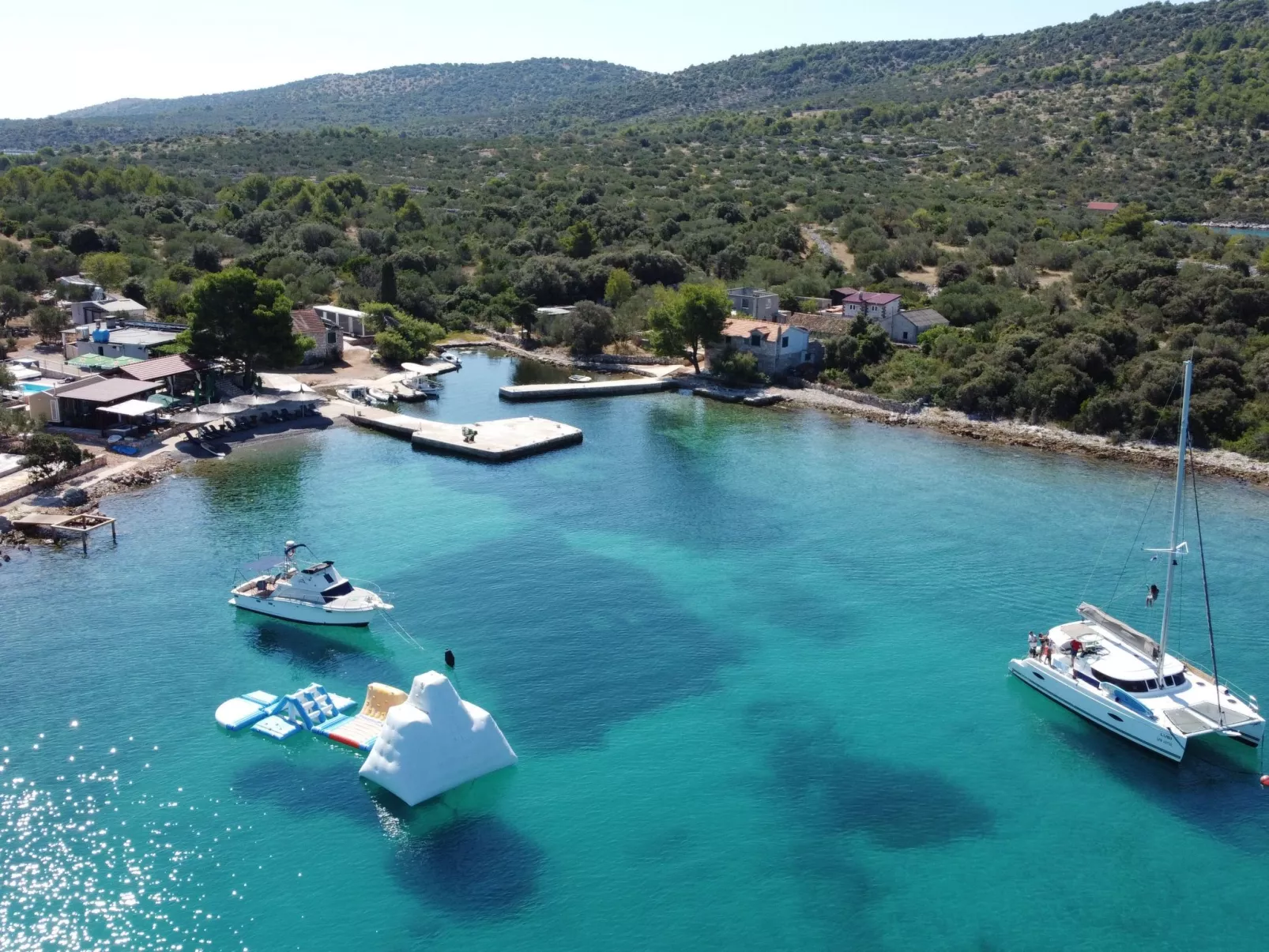 Strandhaus Hela - Ferienanlage Bain, Žut - Kornati-Buiten