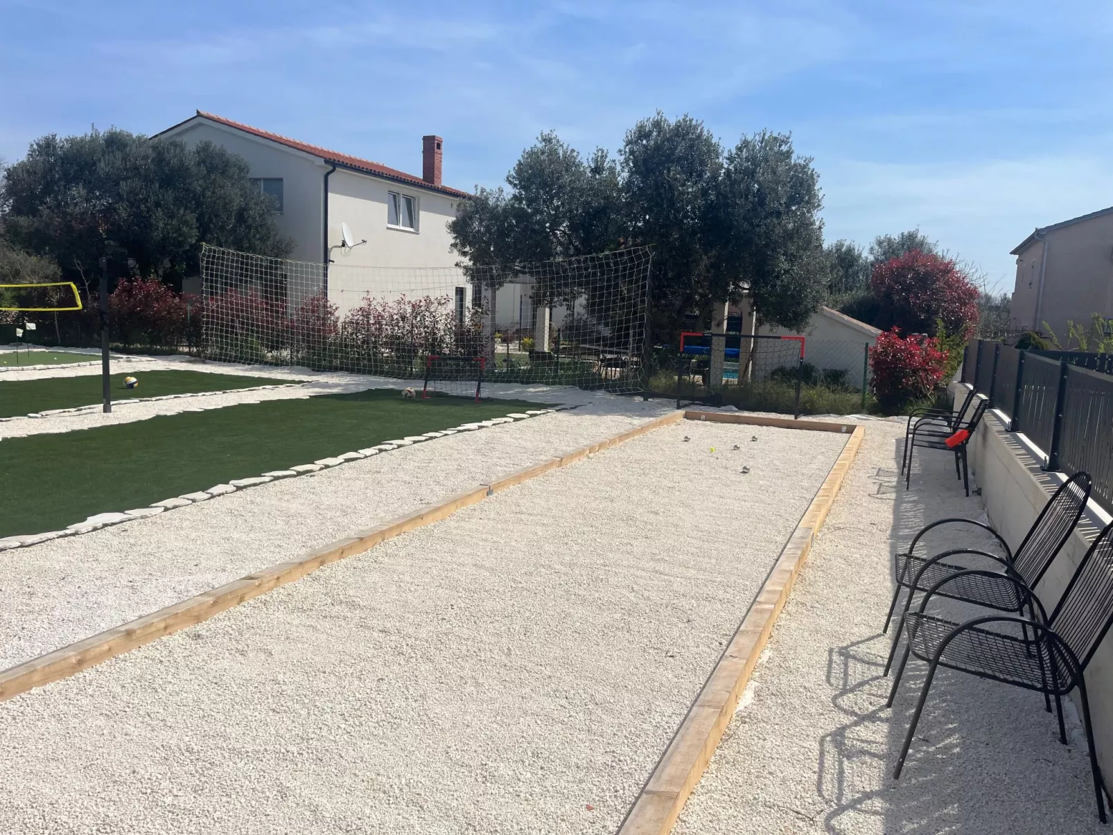 Mit privatem beheiztem Schwimmbad-Buiten