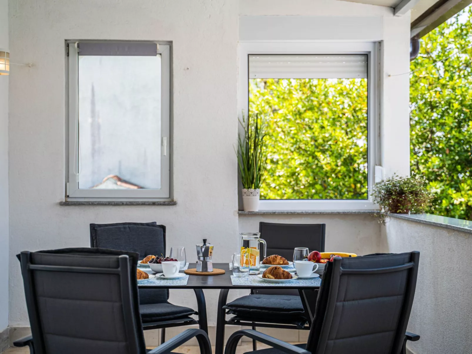 "Darko" mit Balkon-Buiten