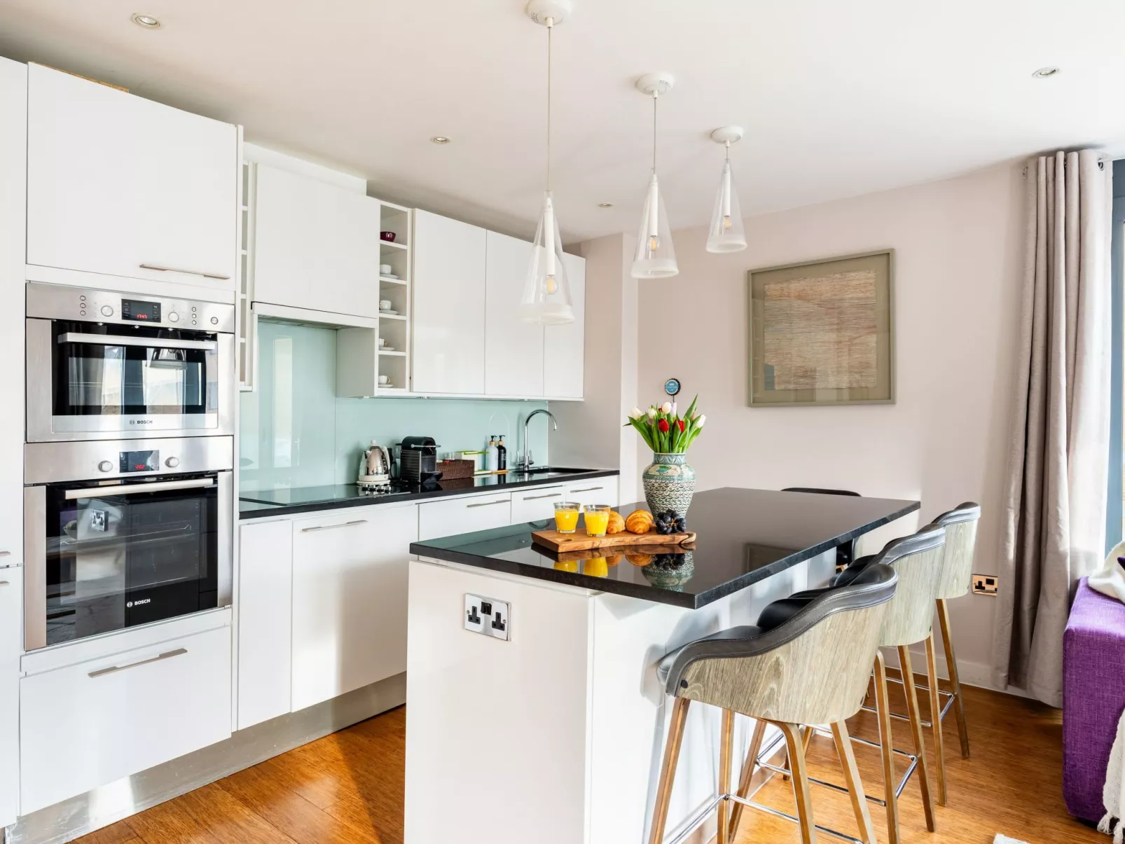 Moderne und stilvolle Wohnung mit eigenem Bad in der Nähe von Notting Hill und-Binnen