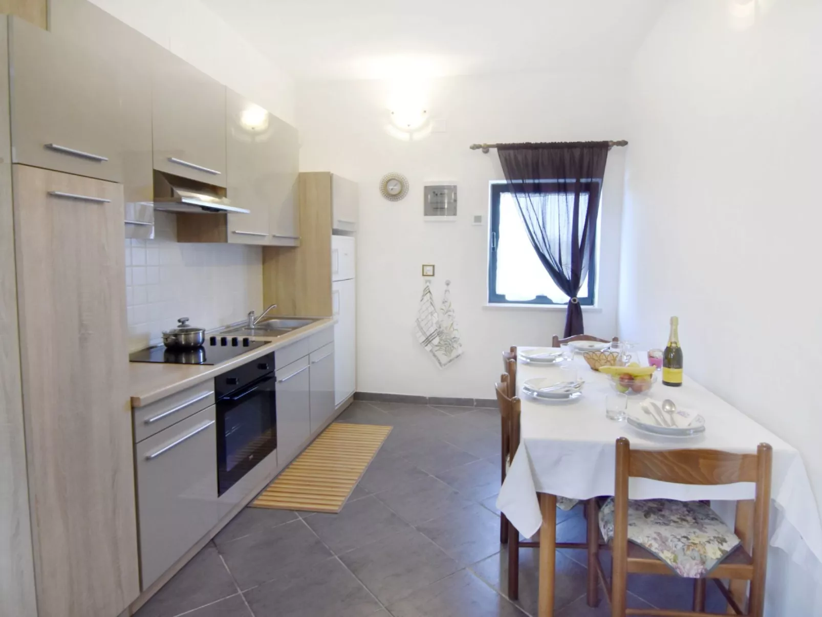 Zweizimmerwohnung mit großer Terrasse in Grupija bei Umag-Binnen