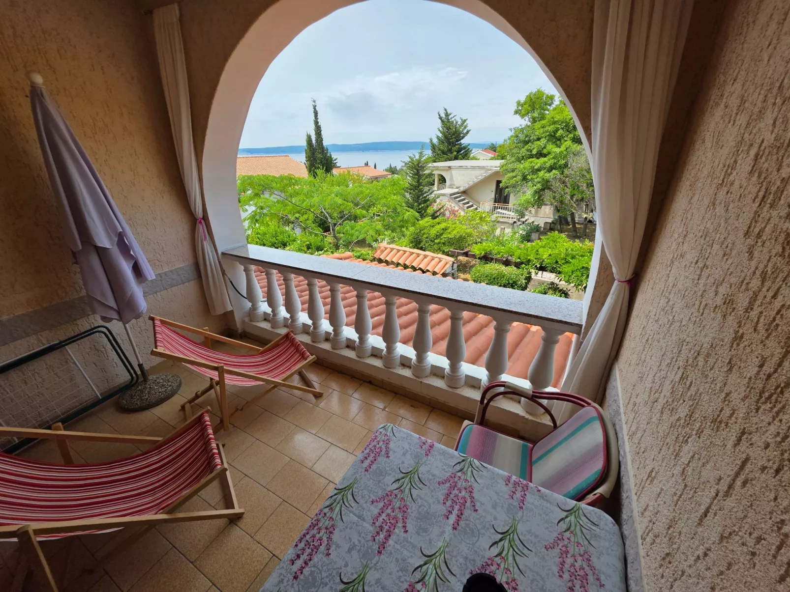 Appartement mit Balkon - gemeinsamer Pool und Terrasse-Binnen