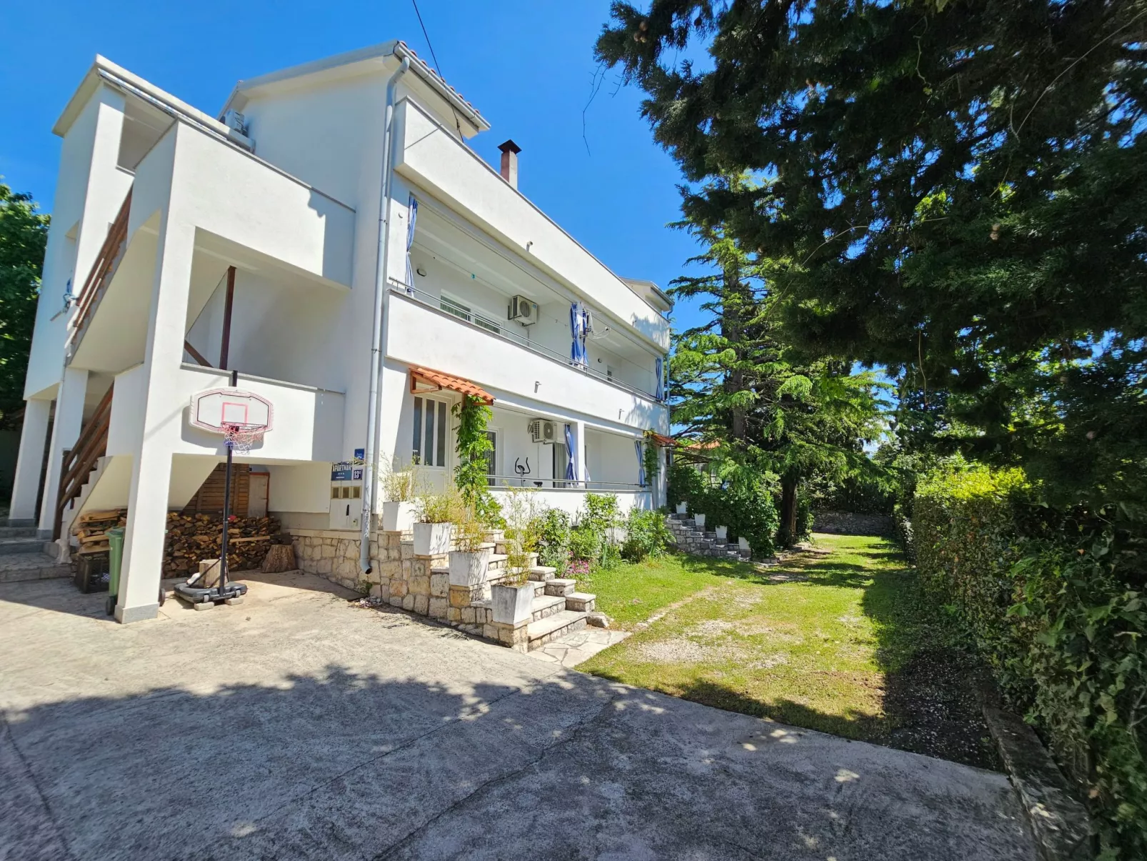 Appartement mit Balkon und Meerblick