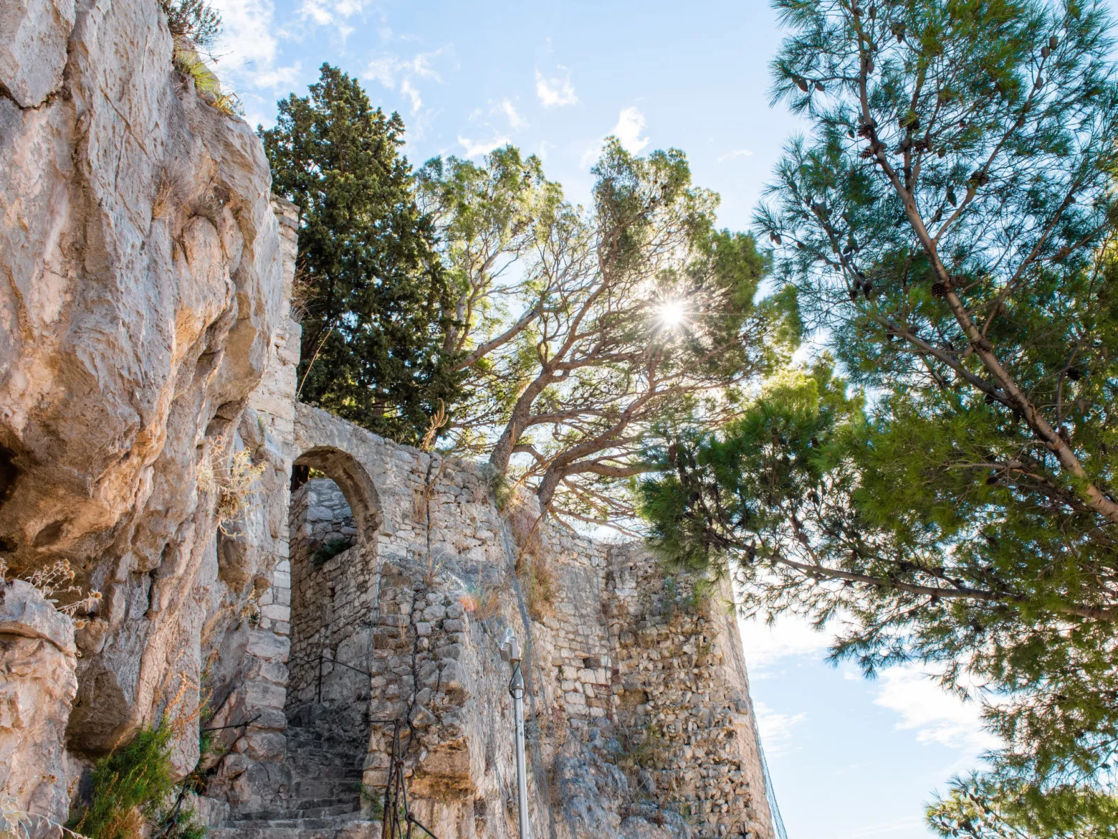 Große Ferienwohnung in Omiš mit Privatem Balkon-Omgeving