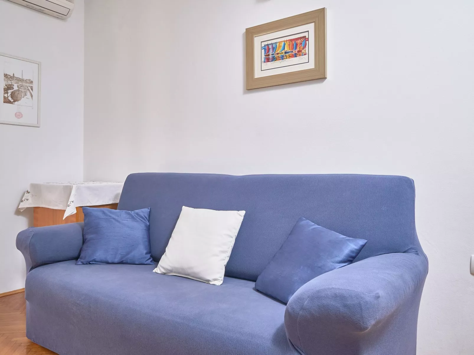 Andrea mit Stadtblick-Binnen