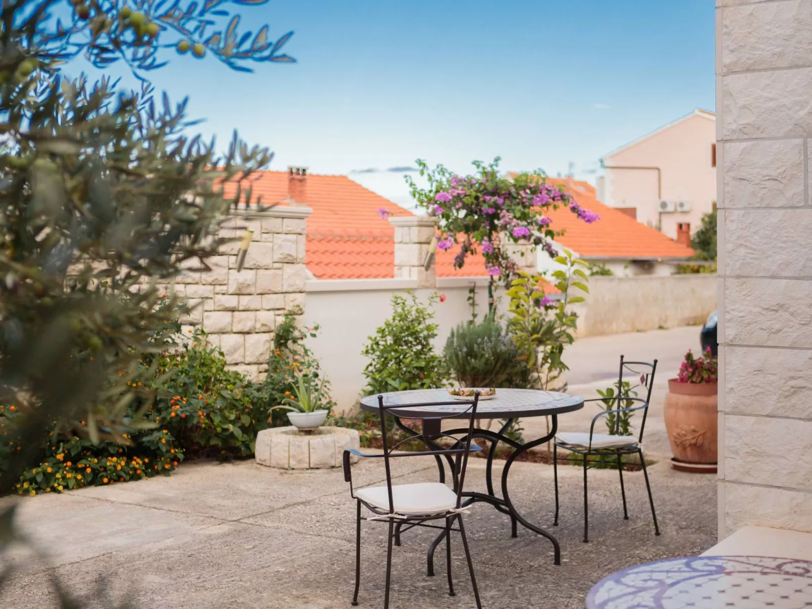 Luxuriöses Studio-Apartment mit Terrasse-Buiten