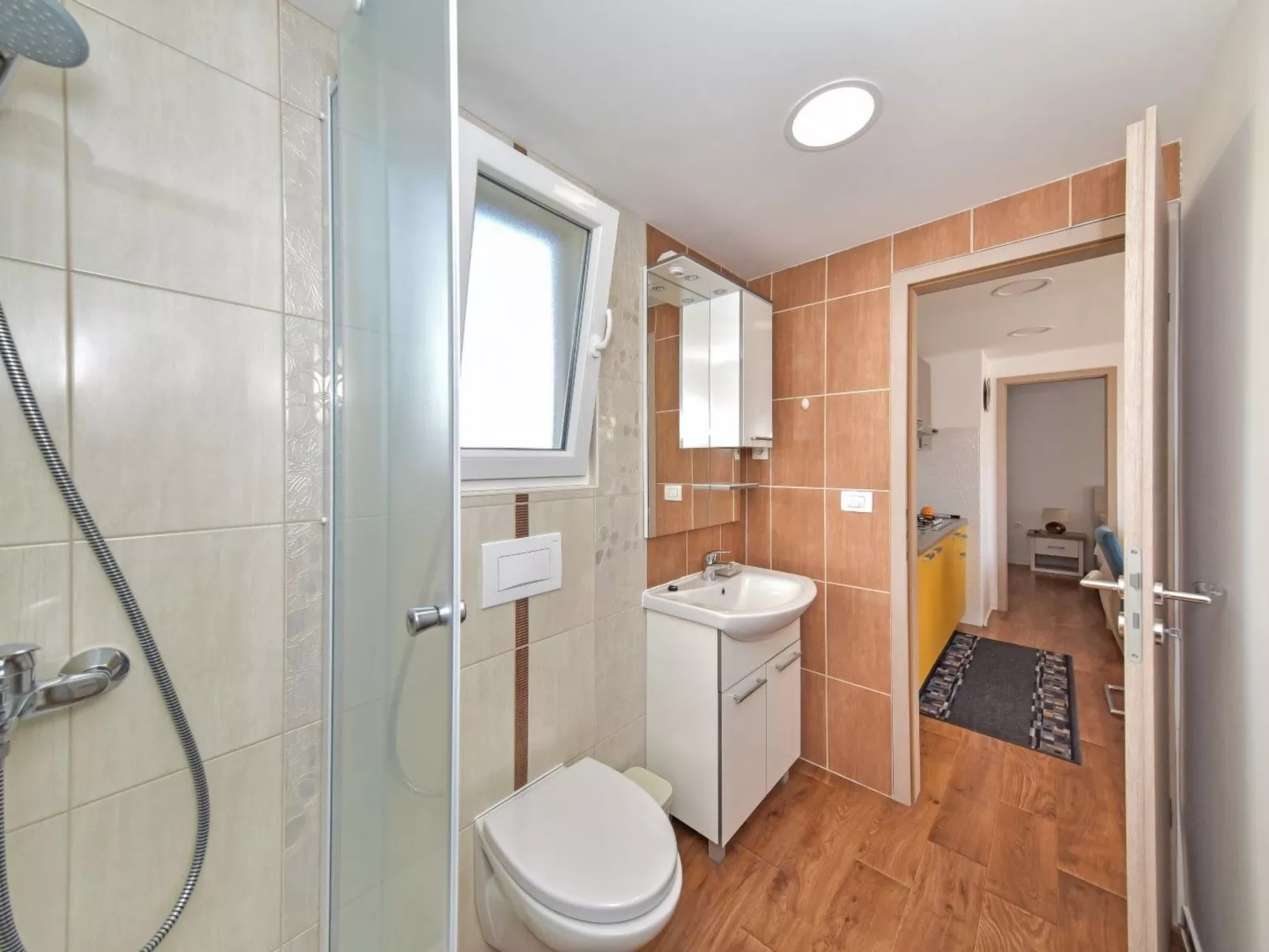 Mobilheim mit Privatparkplatz-Binnen