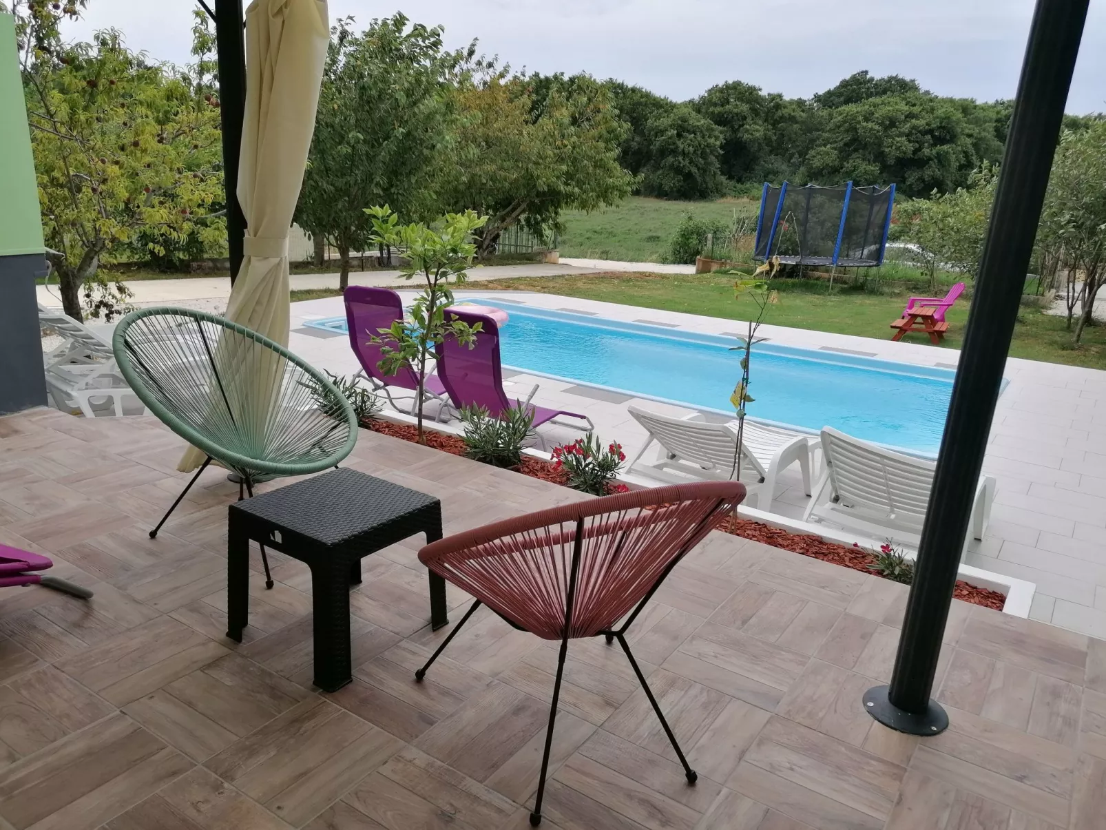 Erdgeschoss mit Schwimmbad-Buiten