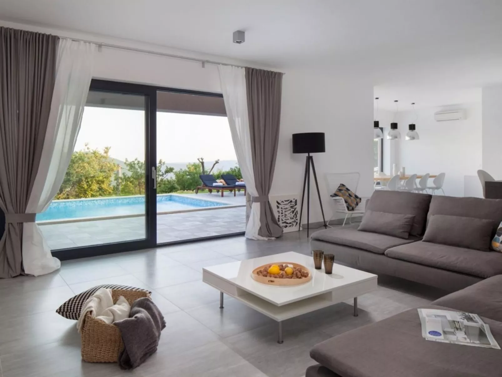 Moderne Villa Arsia mit Pool, gelegen in der Nähe von Labin-Image-tags.info