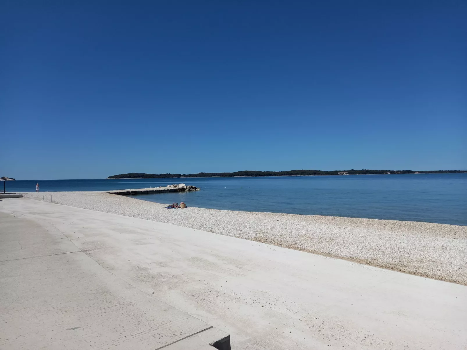 Geräumiges Ferienhaus mit 4 Schlafzimmern und privatem Pool-Buiten