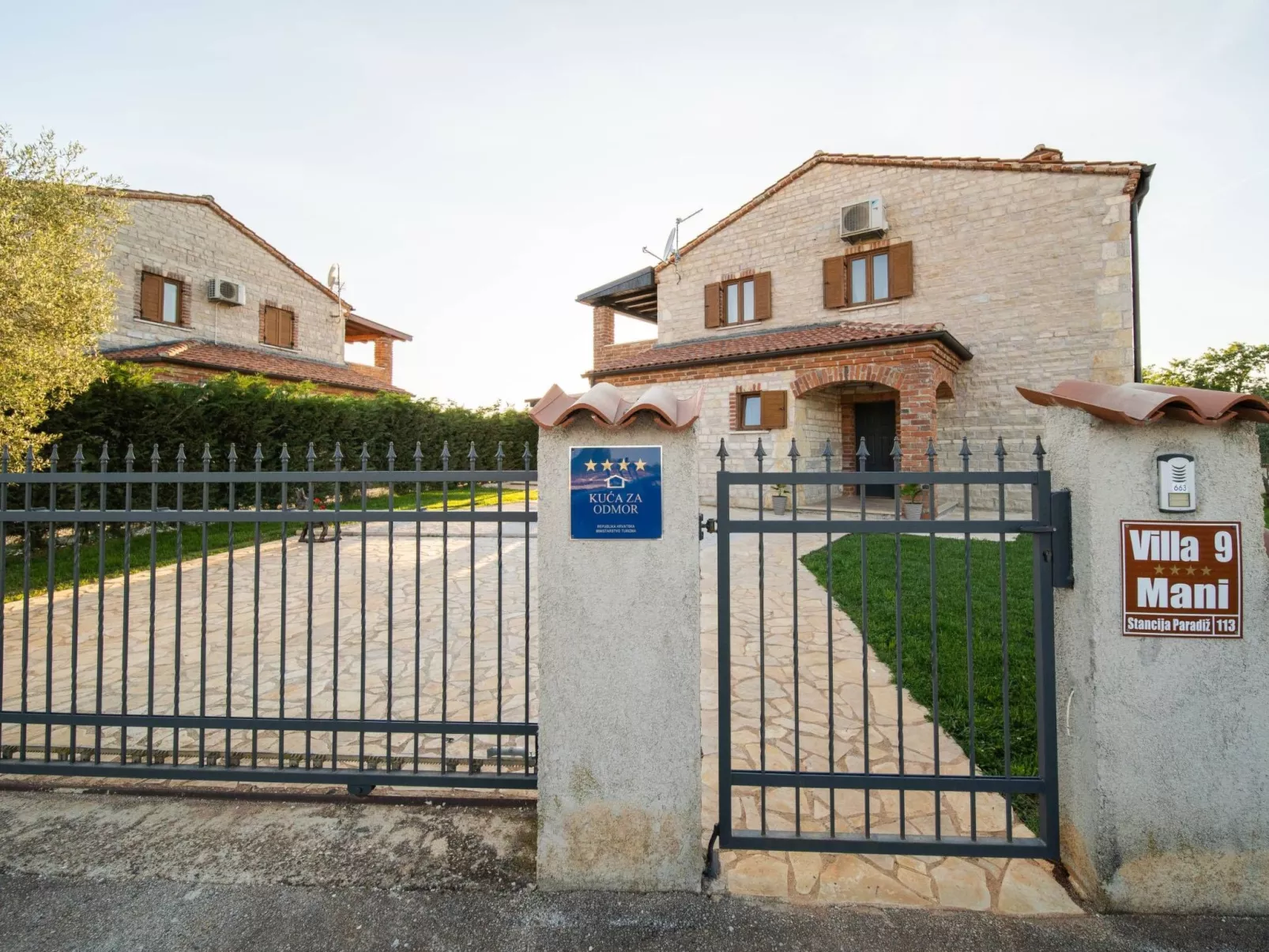 Villa Mani-Image-tags.info