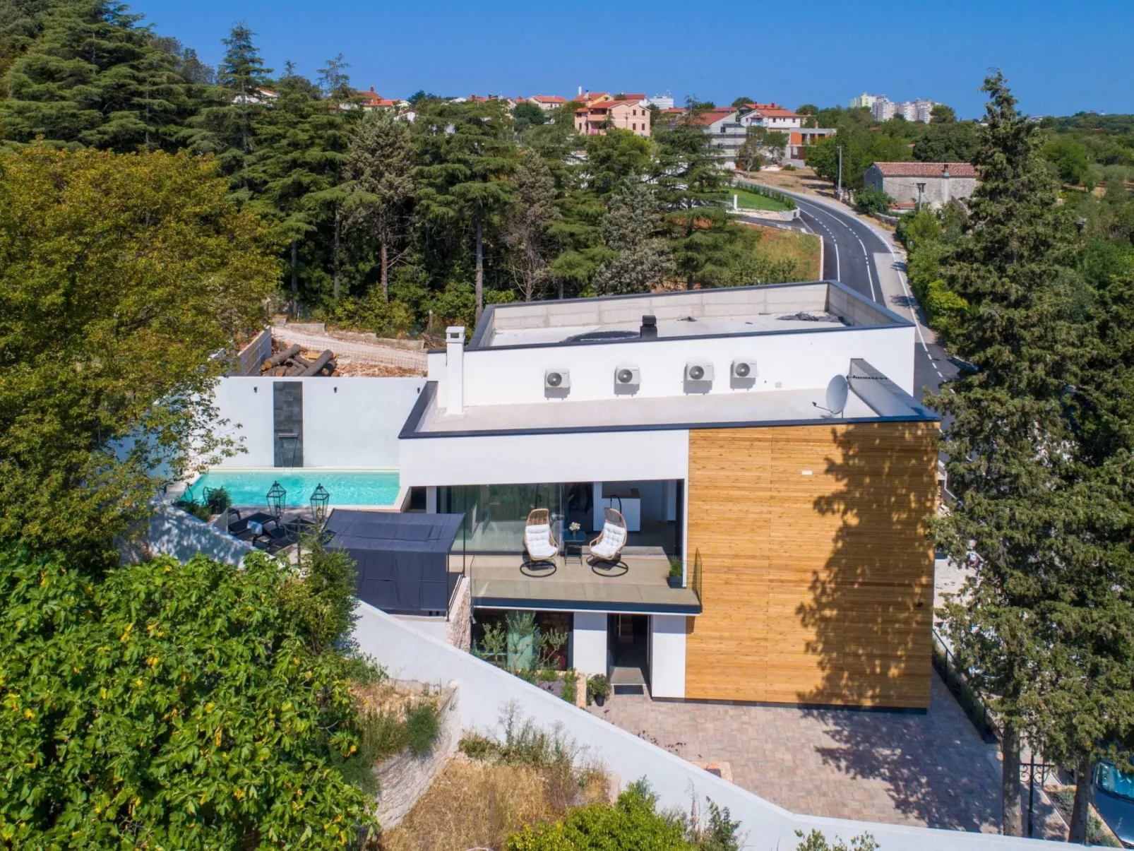 In Vintijan mit Privatem Pool-Buiten