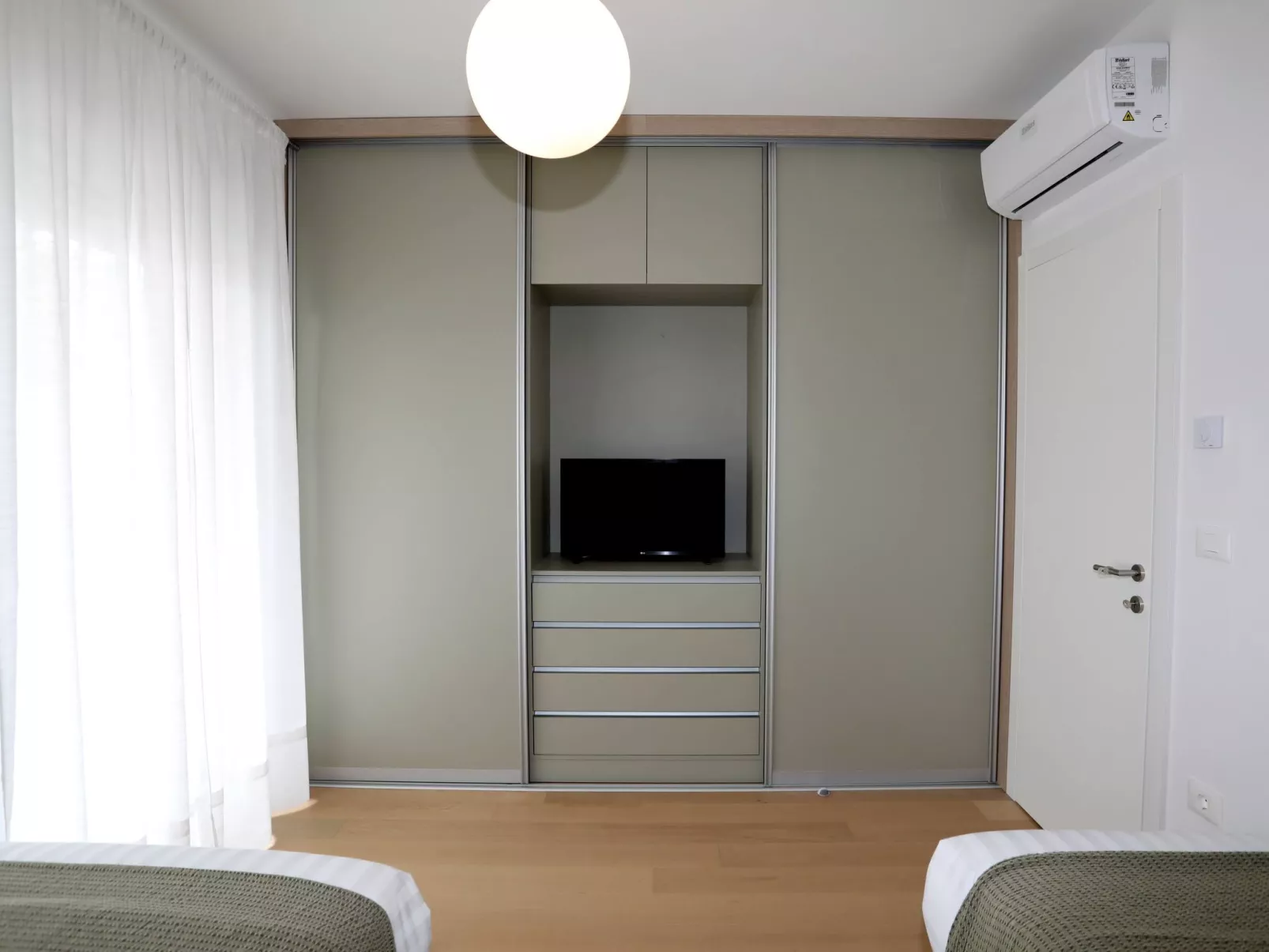 Luxus-Appartement mit Jacuzzi, Parkplatz und Garten-Binnen