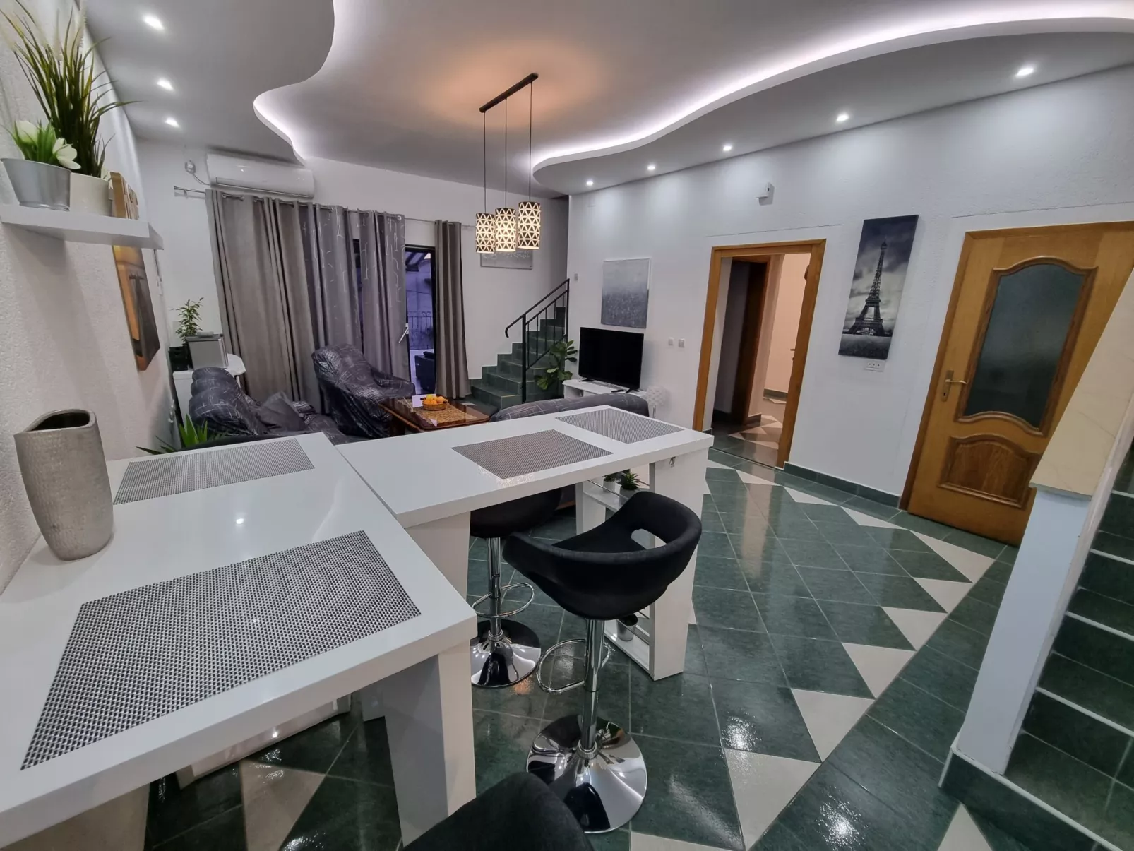 Mit privatem Pool und Sauna-Binnen