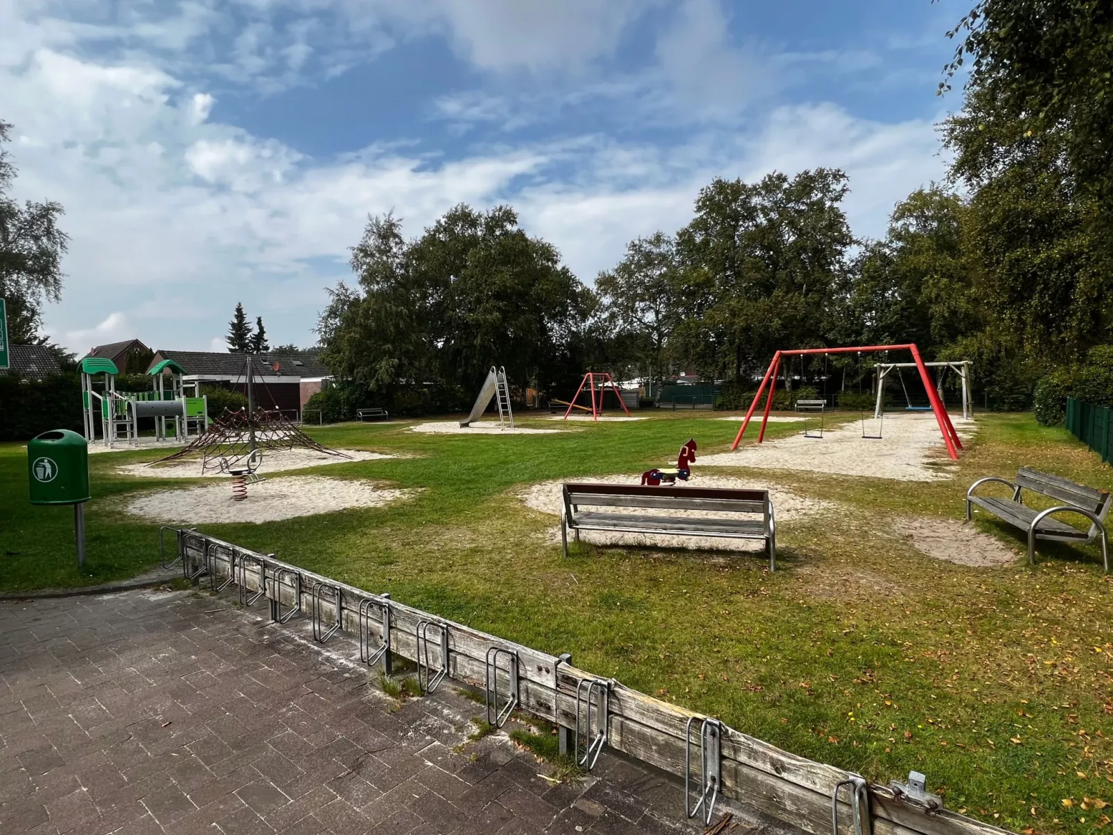 Geräumige Ferienwohnung mit Garten und Grill-Buiten