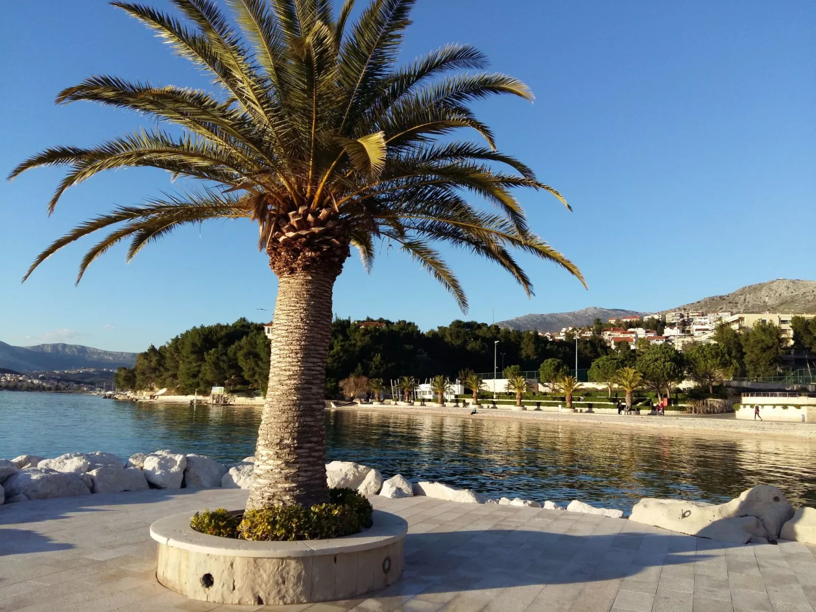 Strandnahe Wohnung mit großer Terrasse-Buiten