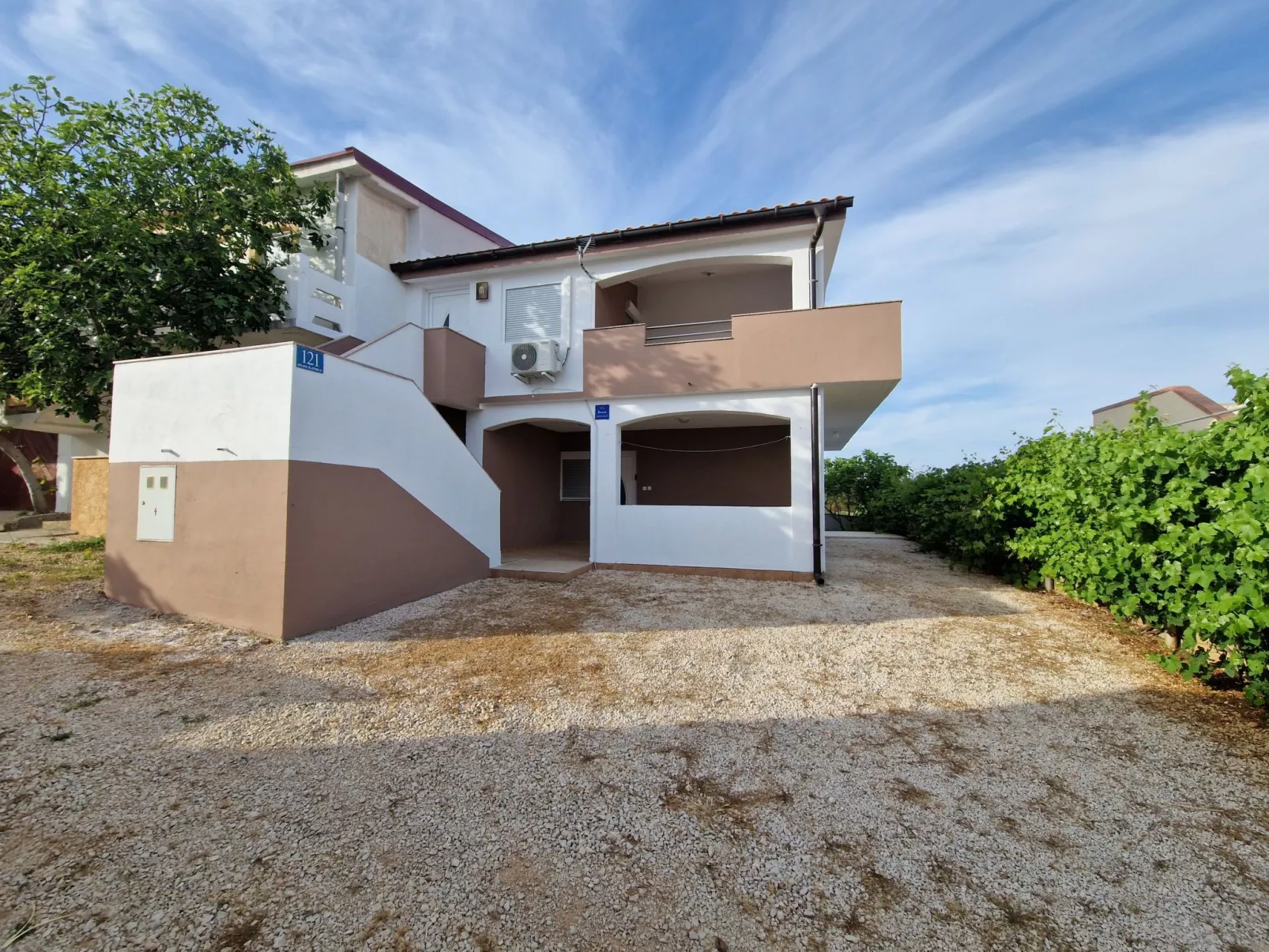 Ema erste Etage mit offener Terrasse-Binnen