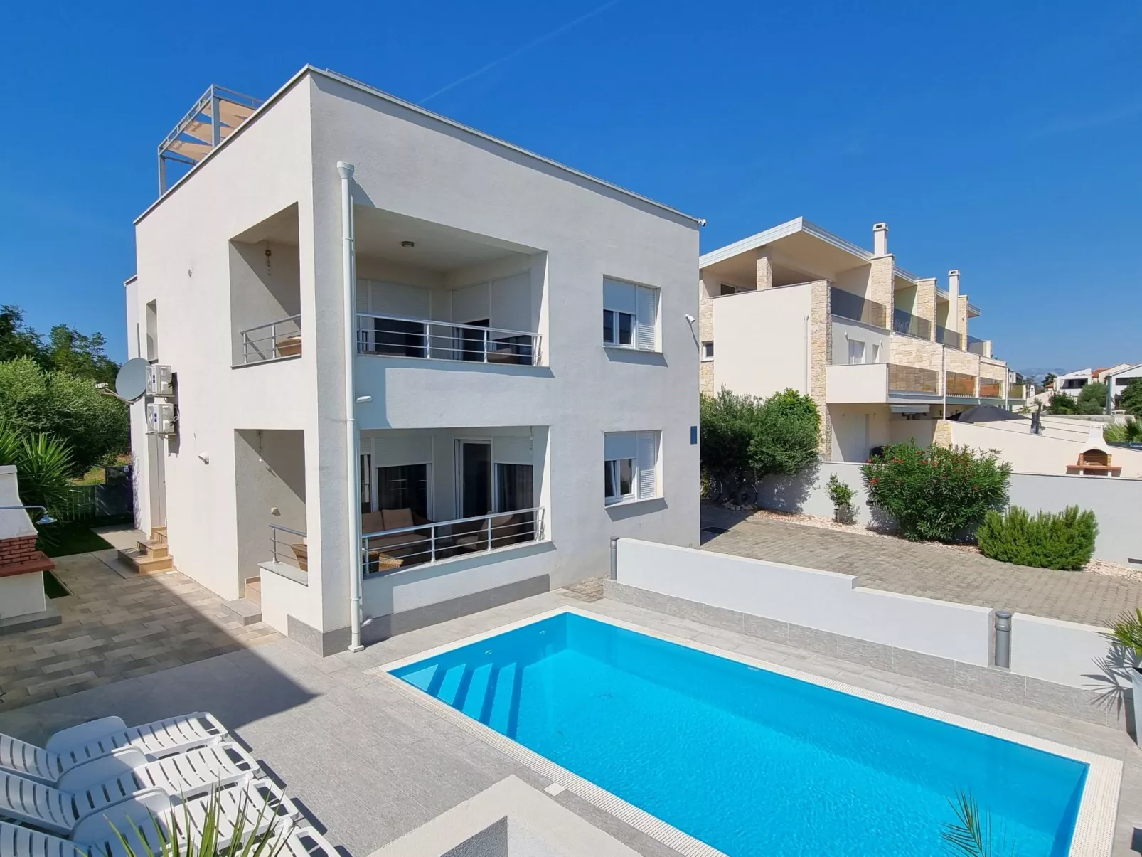 Erdgeschoss-Ferienwohnung mit Garten und Pool-Buiten