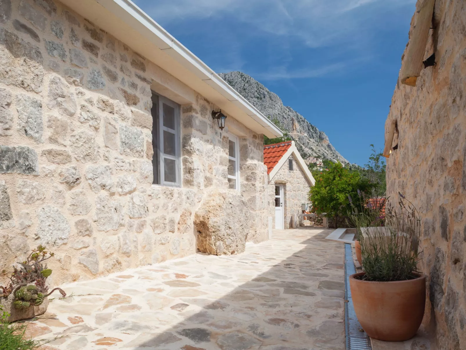 Wunderschöne Steinvilla mit tollem Ausblick-Buiten