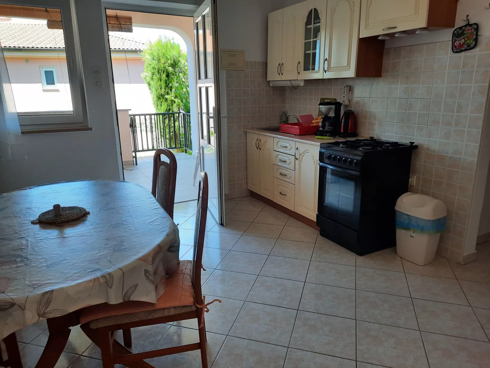 Mit privater Terrasse-Binnen