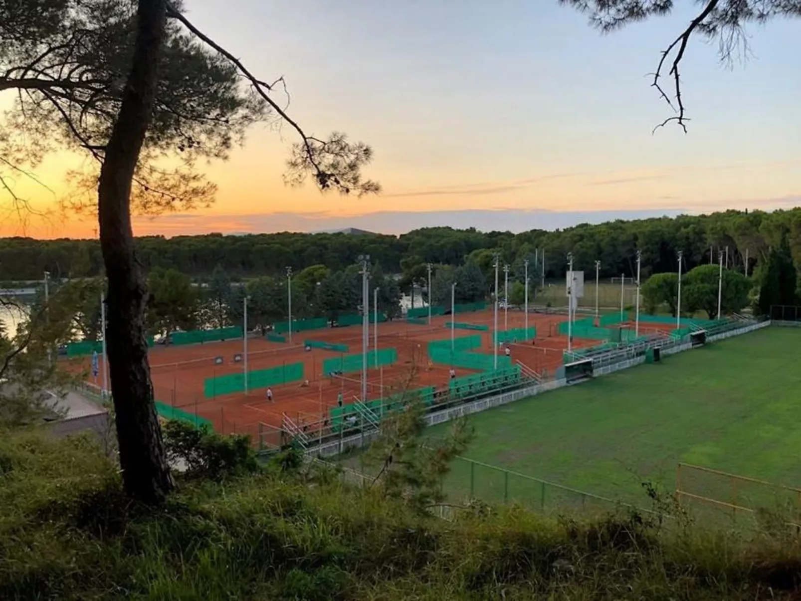 Modern eingerichtete Wohnung in der Nähe des Strandes...-Buiten