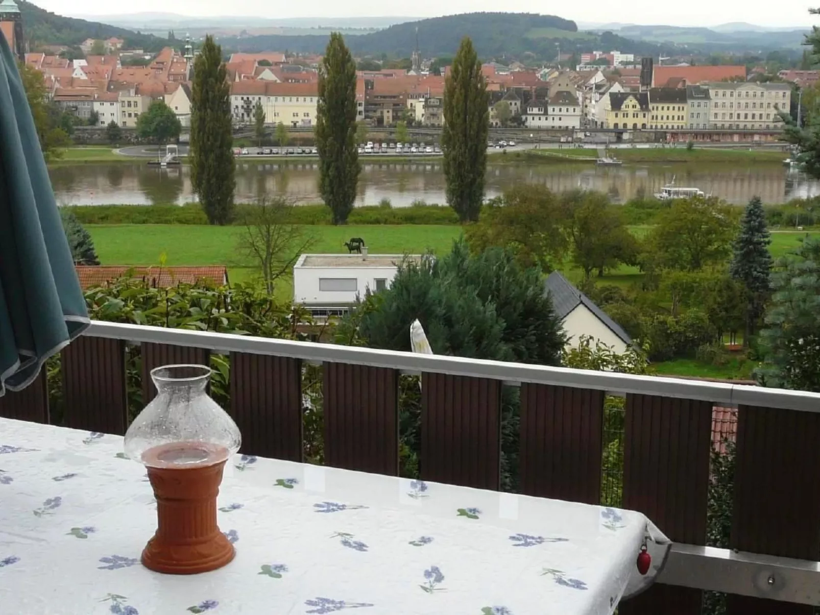 In Pirna mit Schöner Terrasse-Buiten