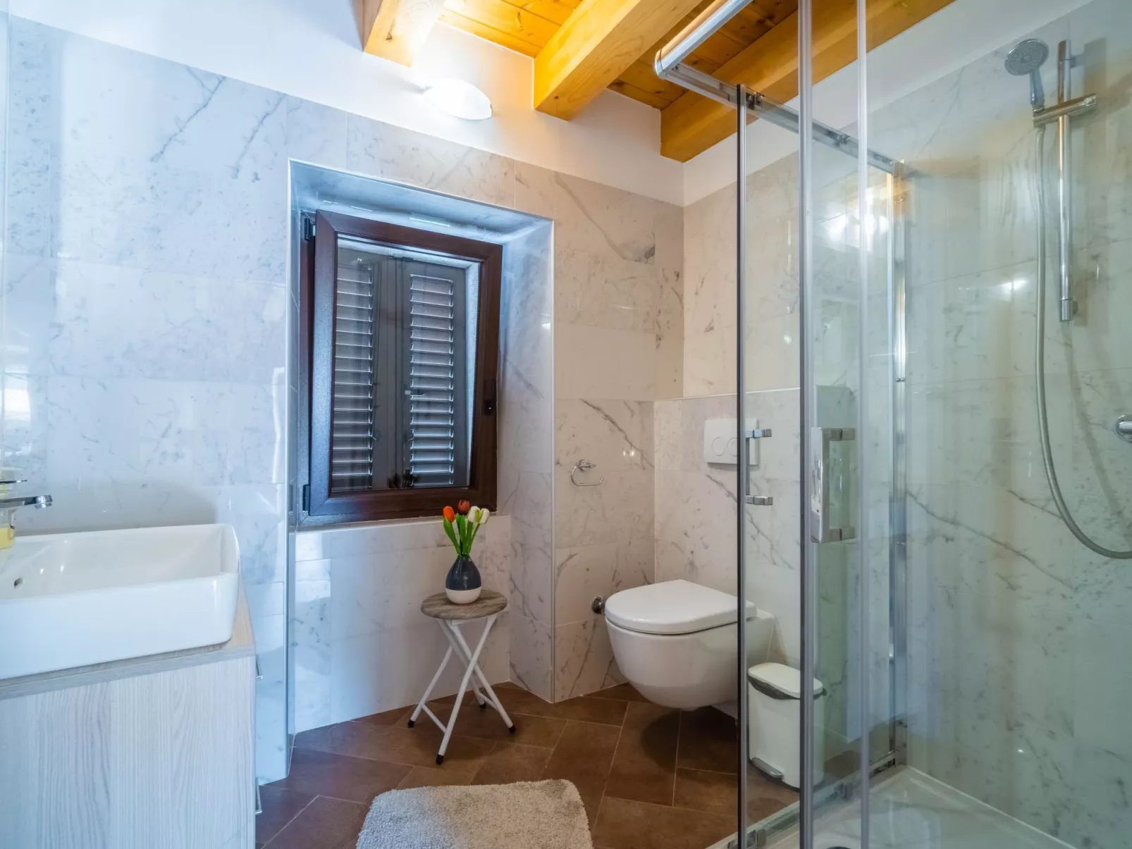 Luxuriöse Villa auf großem Privatgrundstück-Image-tags.info