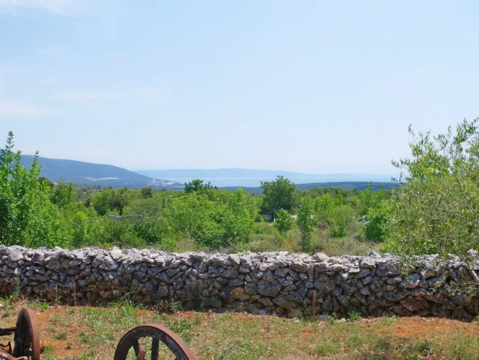 In Rakalj mit Grill, Garten und Terrasse-Buiten