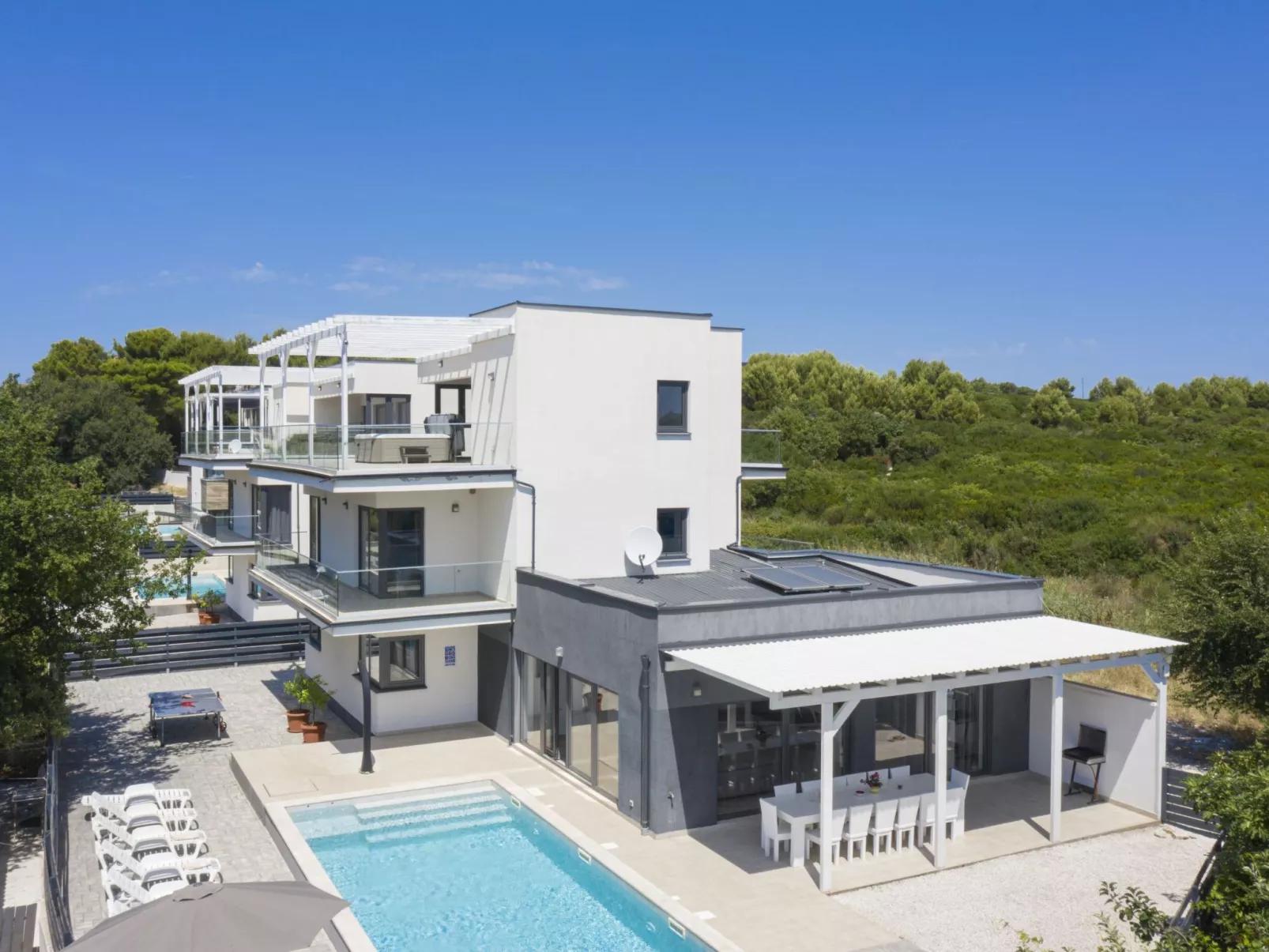 Villa Luna mit Pool, Sauna, Whirlpool, Tennisplatz-Binnen