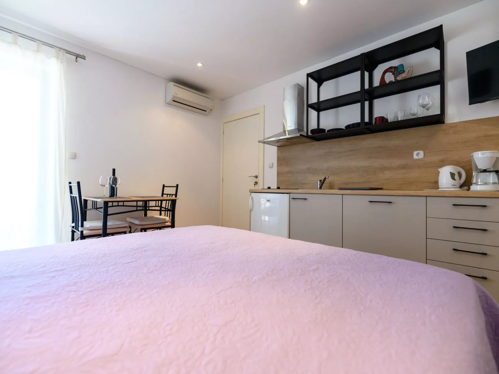 Studio-Apartment "Nives" mit Blick auf das Wasser-Binnen