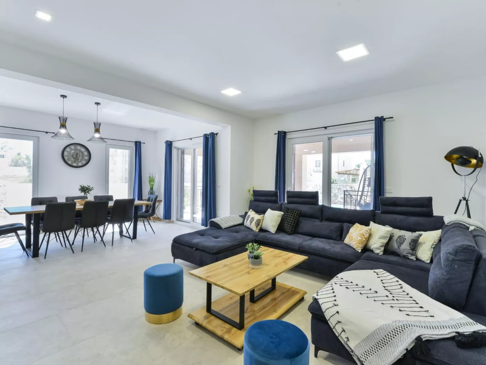 Villa Vid 03 mit beheiztem Pool -TA Leut Agency-Binnen