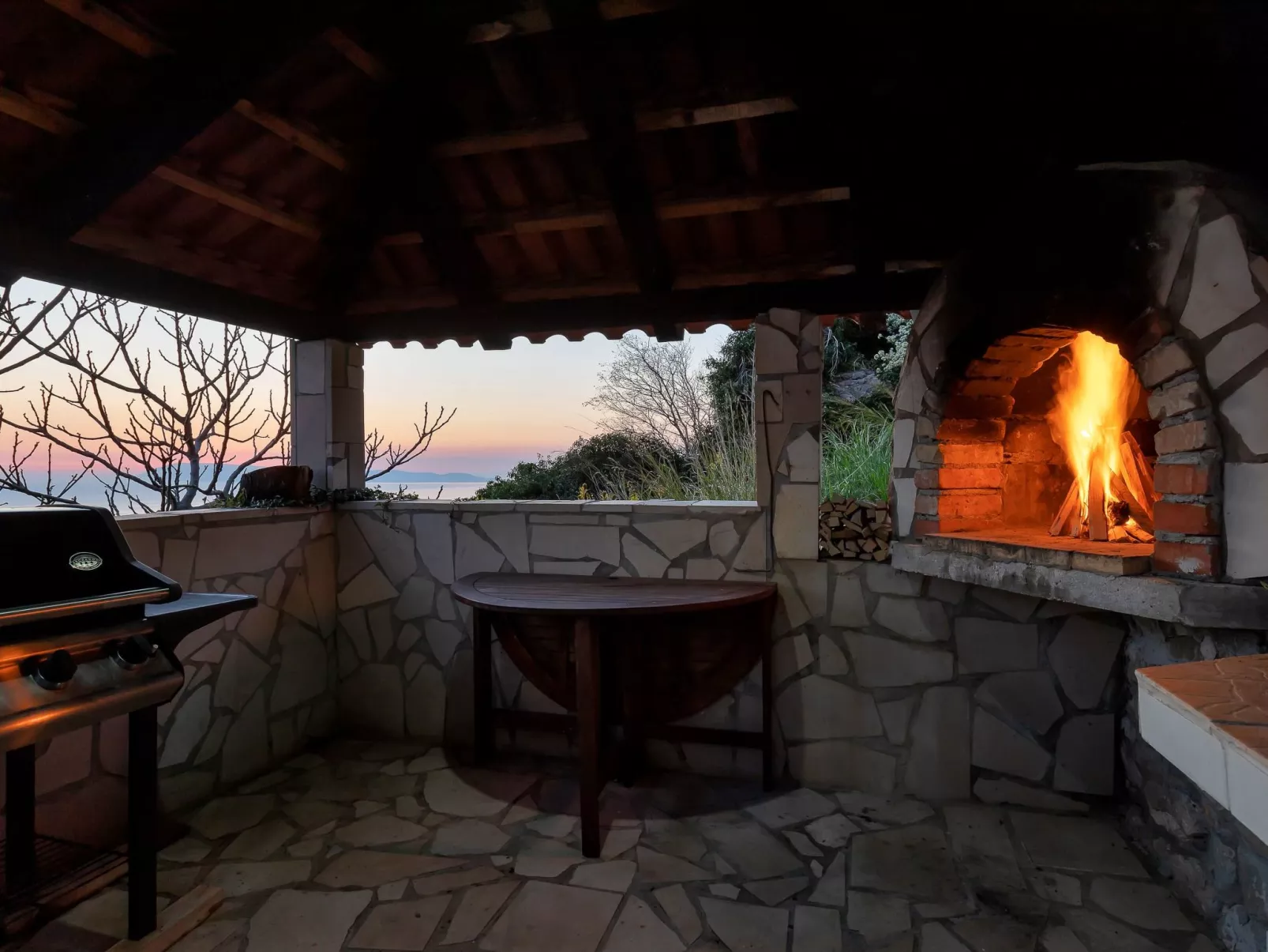 "Podgora" mit Blick auf das Wasser-Buiten