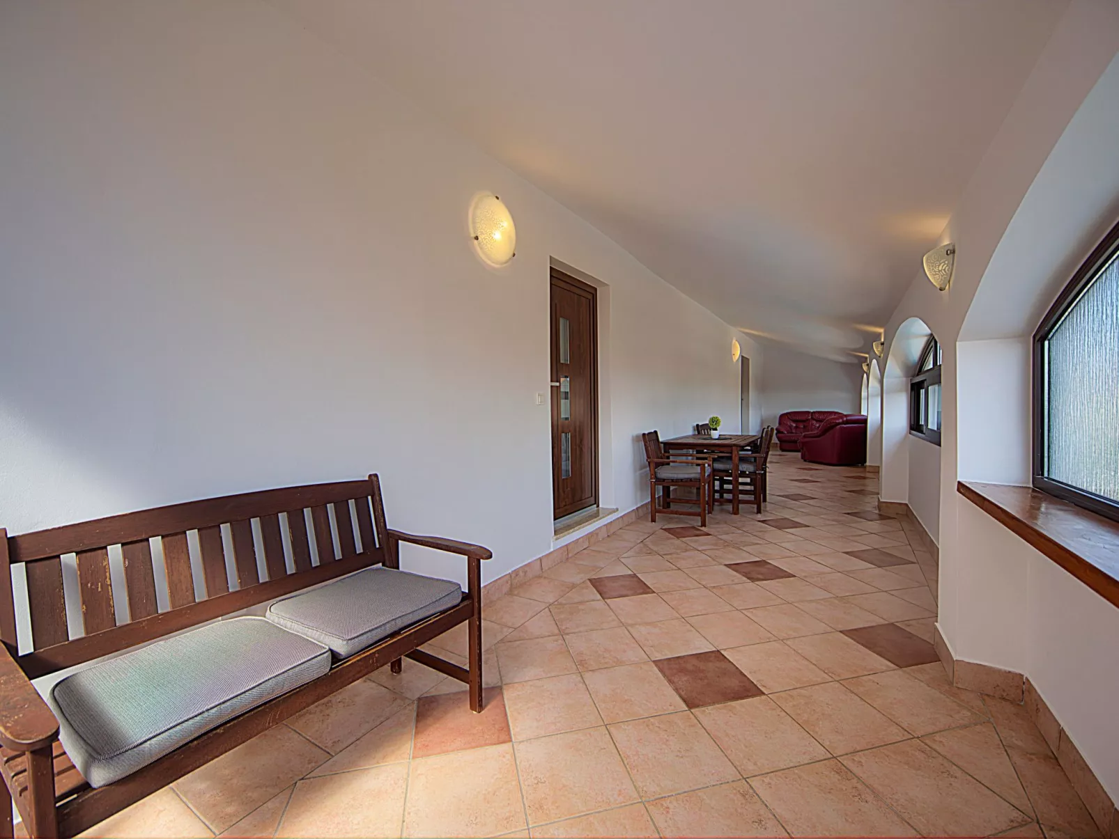 Villa mit Garten, Grill und Terrasse-Binnen