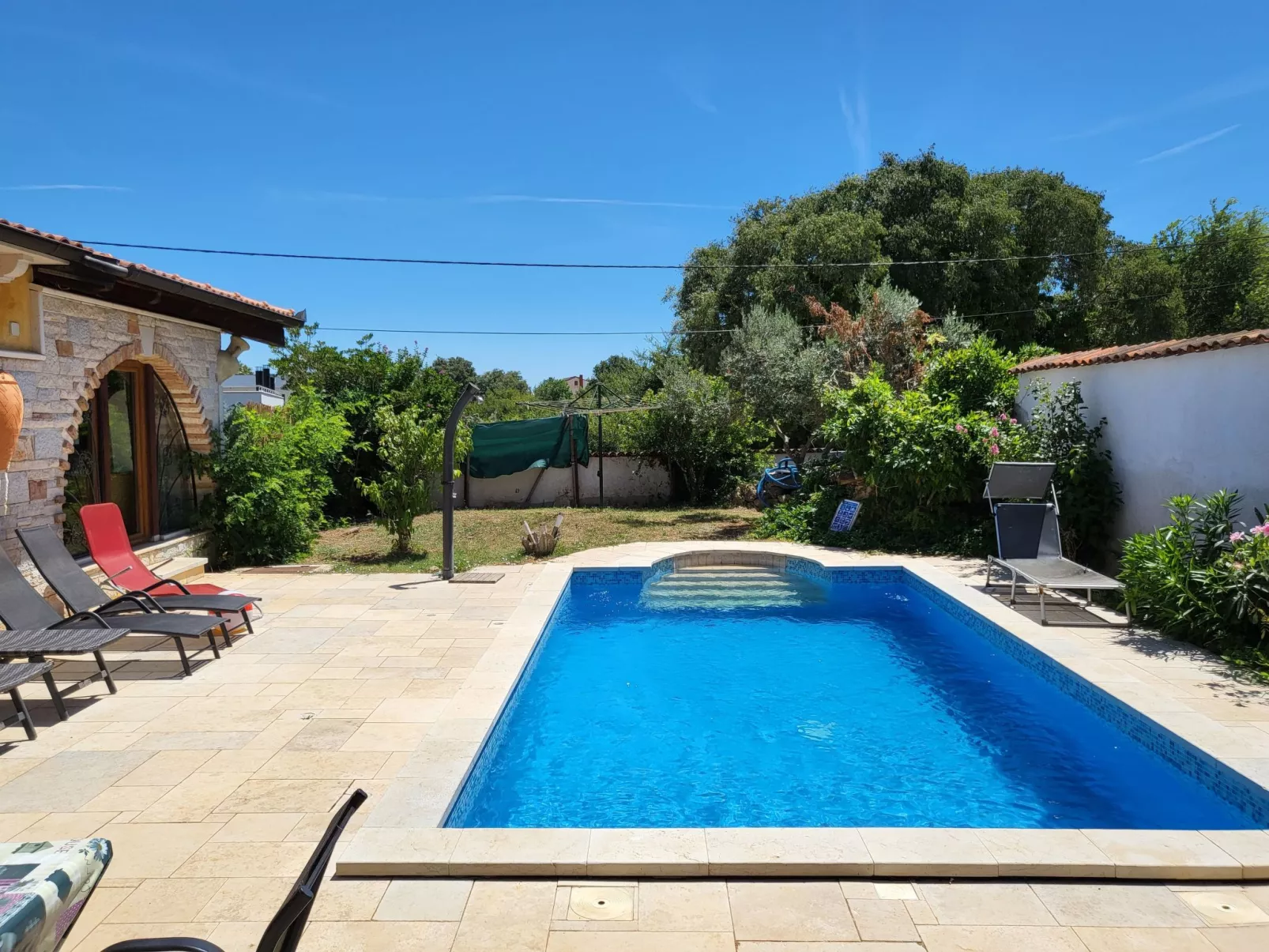 Haus mit Pool-Buiten