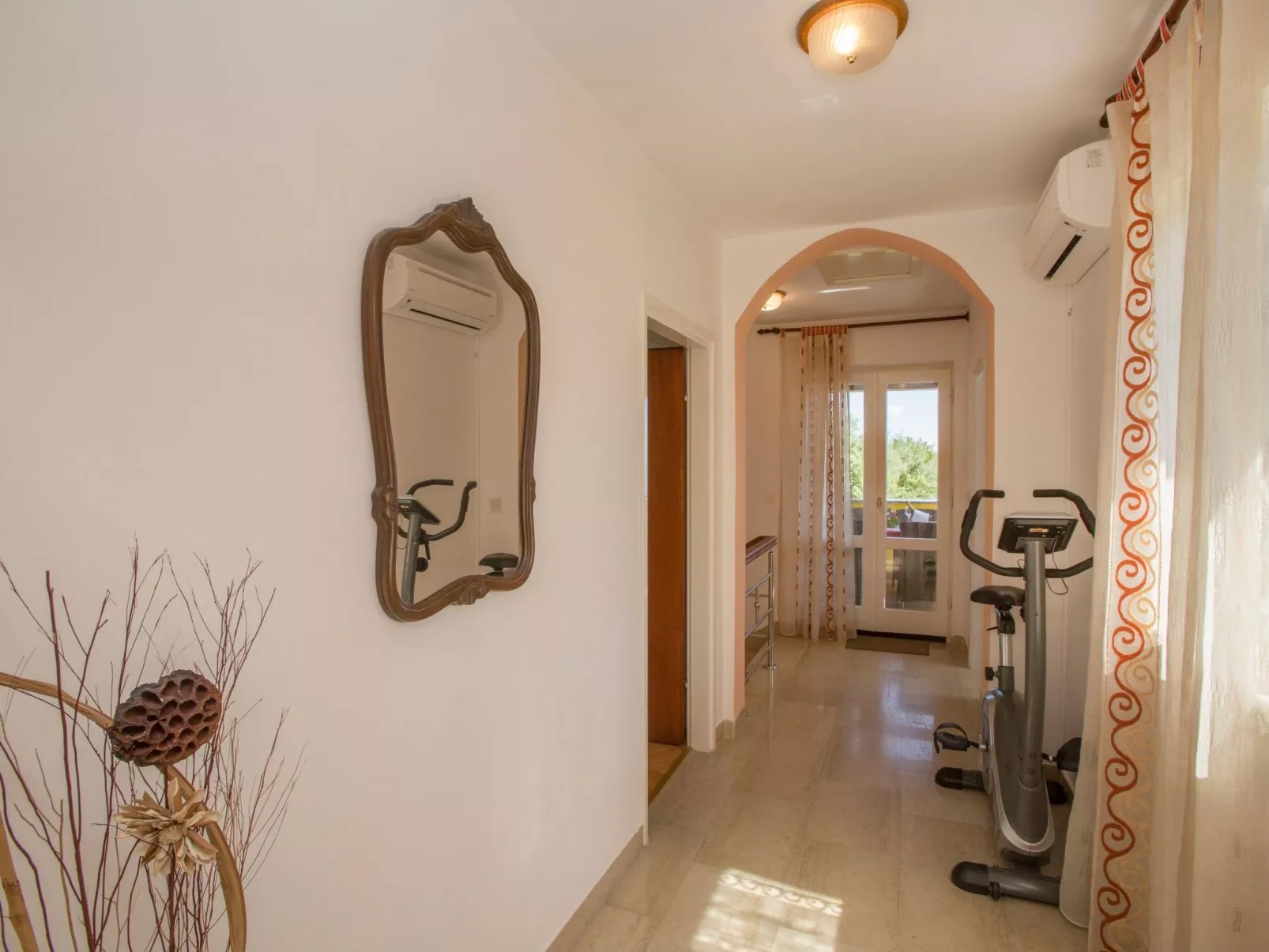 Mit eigenem Pool und schönem Meerblick-Binnen