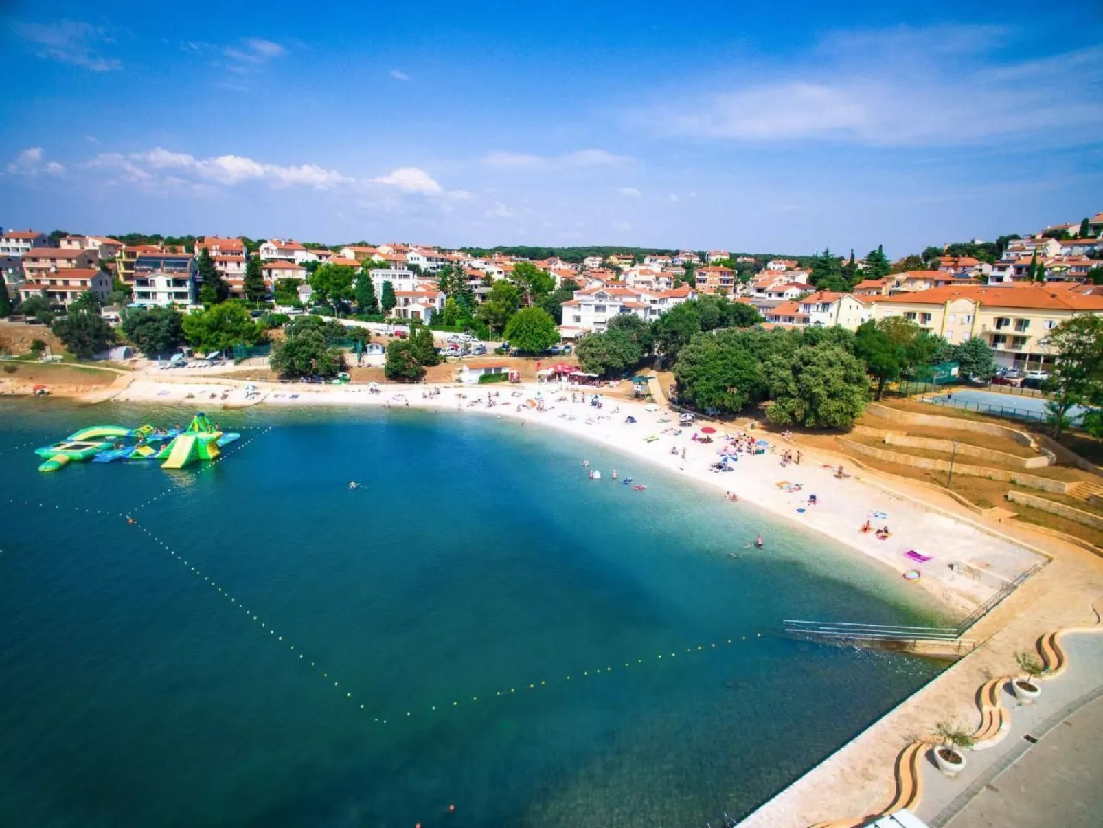 Schönes Apartment in Pješčana Uvala, Strand in der Nähe-Buiten