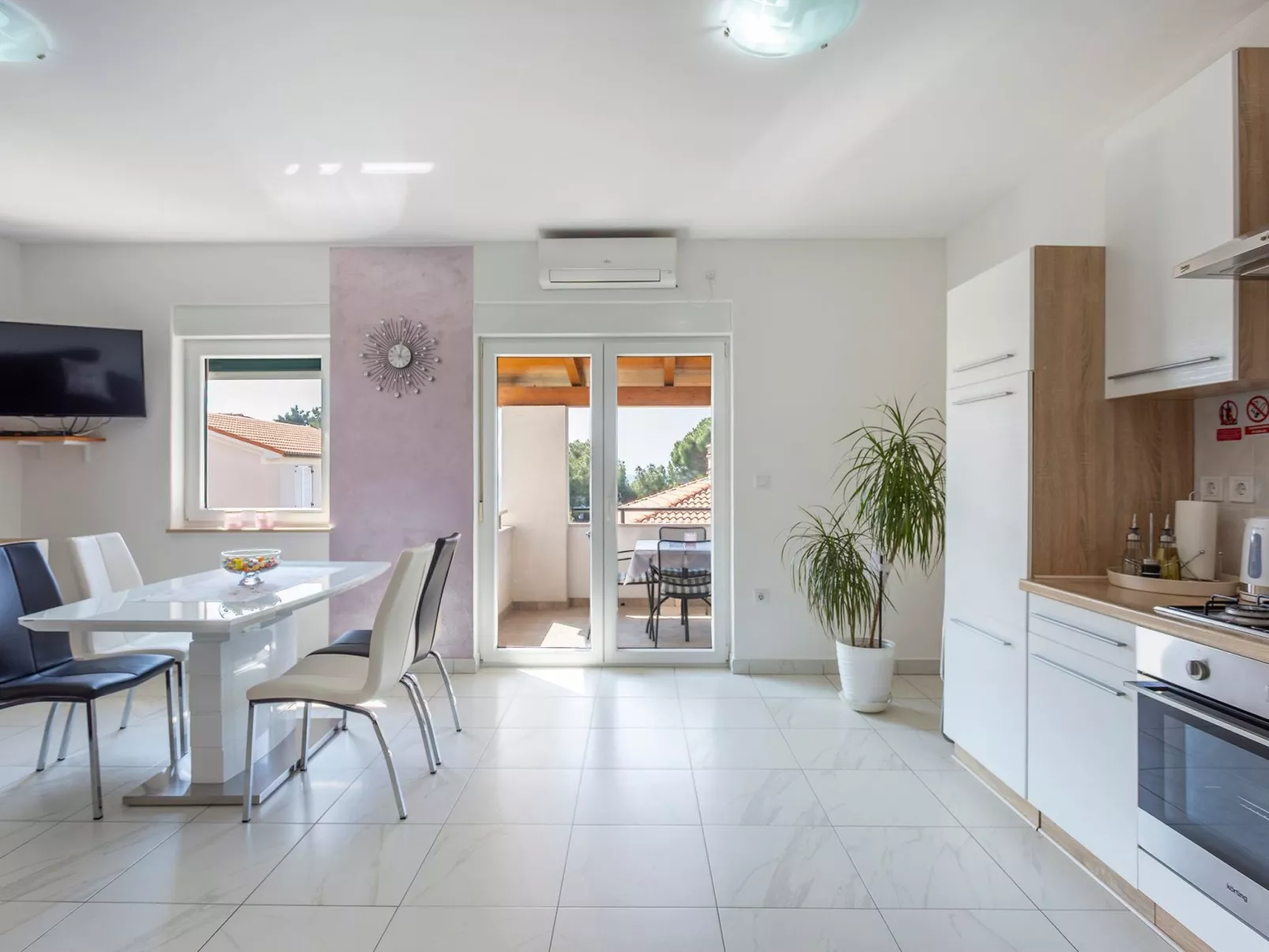 In Pula und Nah am Strand-Binnen