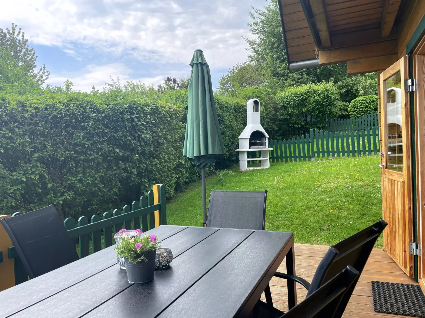 Idyllisch gelegenes Blockhaus - Hunde willkommen - Buiten