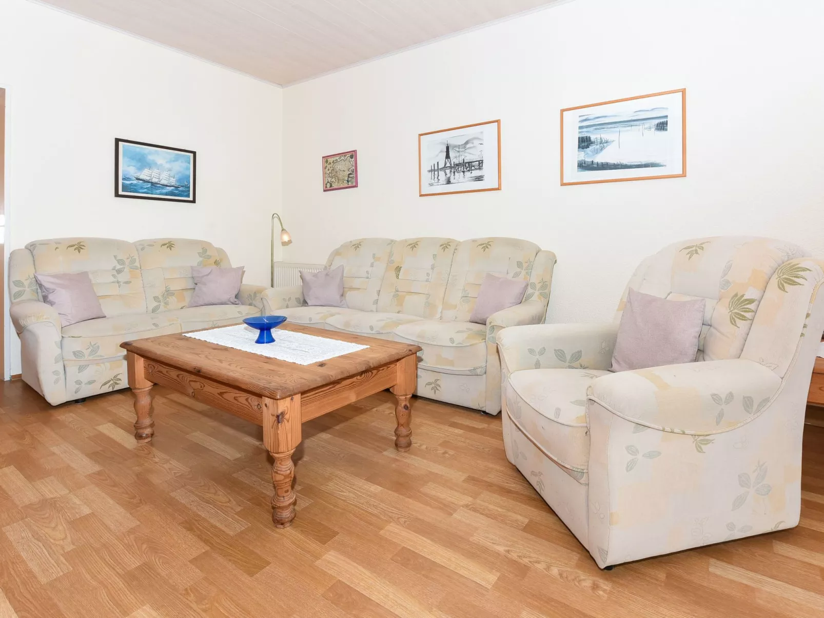 Strandnahes Ferienhaus mit Kinderspielplatz-Binnen