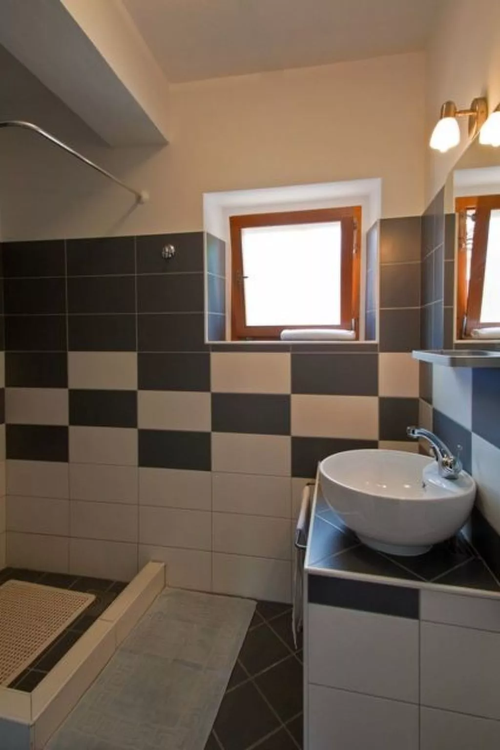 Modernes Ferienhaus in Vadreš mit Privatem Pool-Binnen