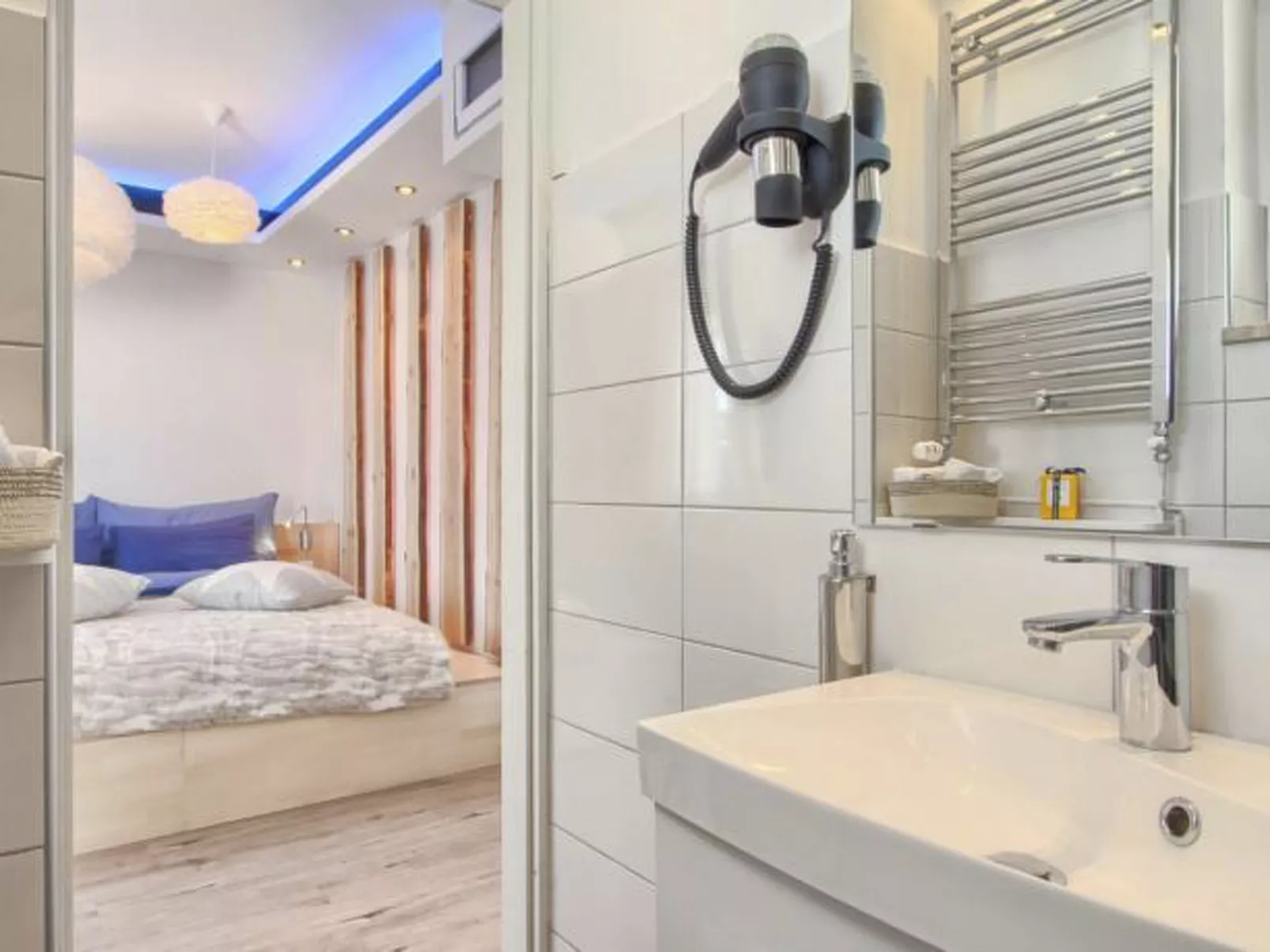 Stylisches Haus mit Dachterrasse, Bar und Hot Tub-Image-tags.info